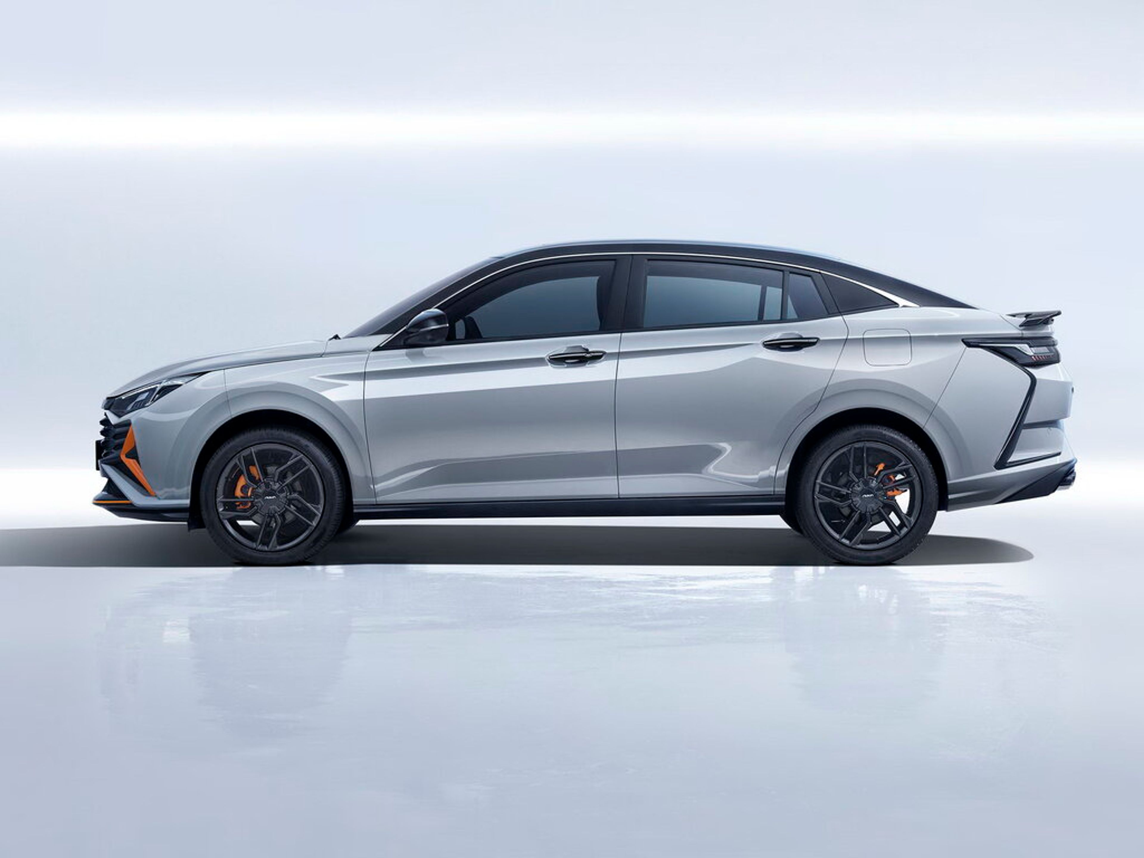 undefinedDONGFENG YIXUAN C65 side exterior view