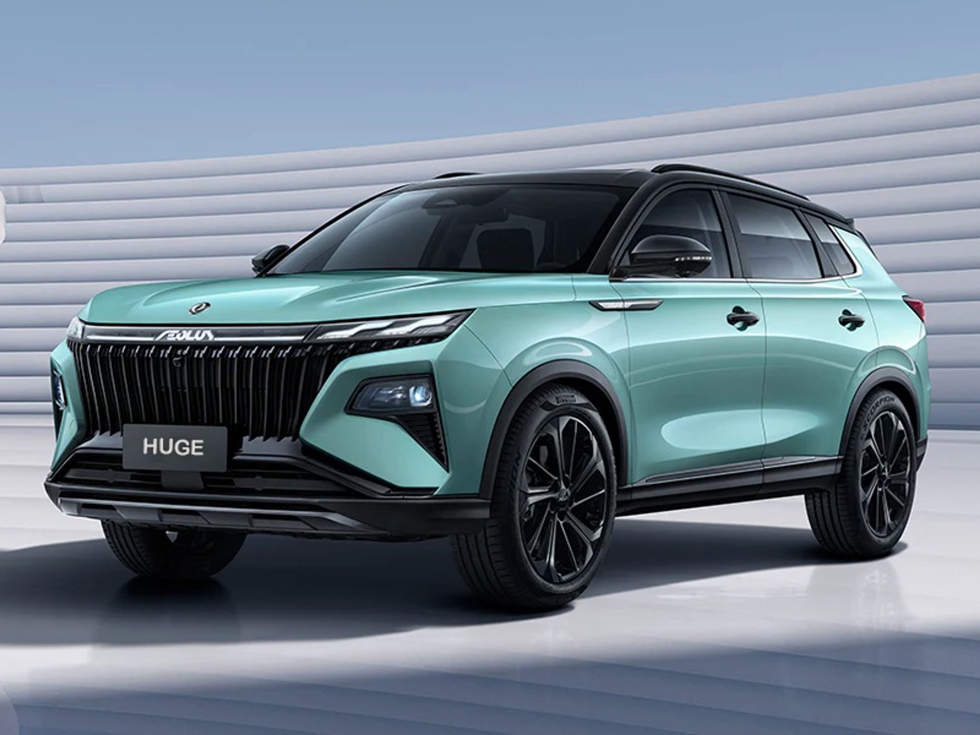 undefinedDONGFENG HUGE HIBRID angular front exterior view