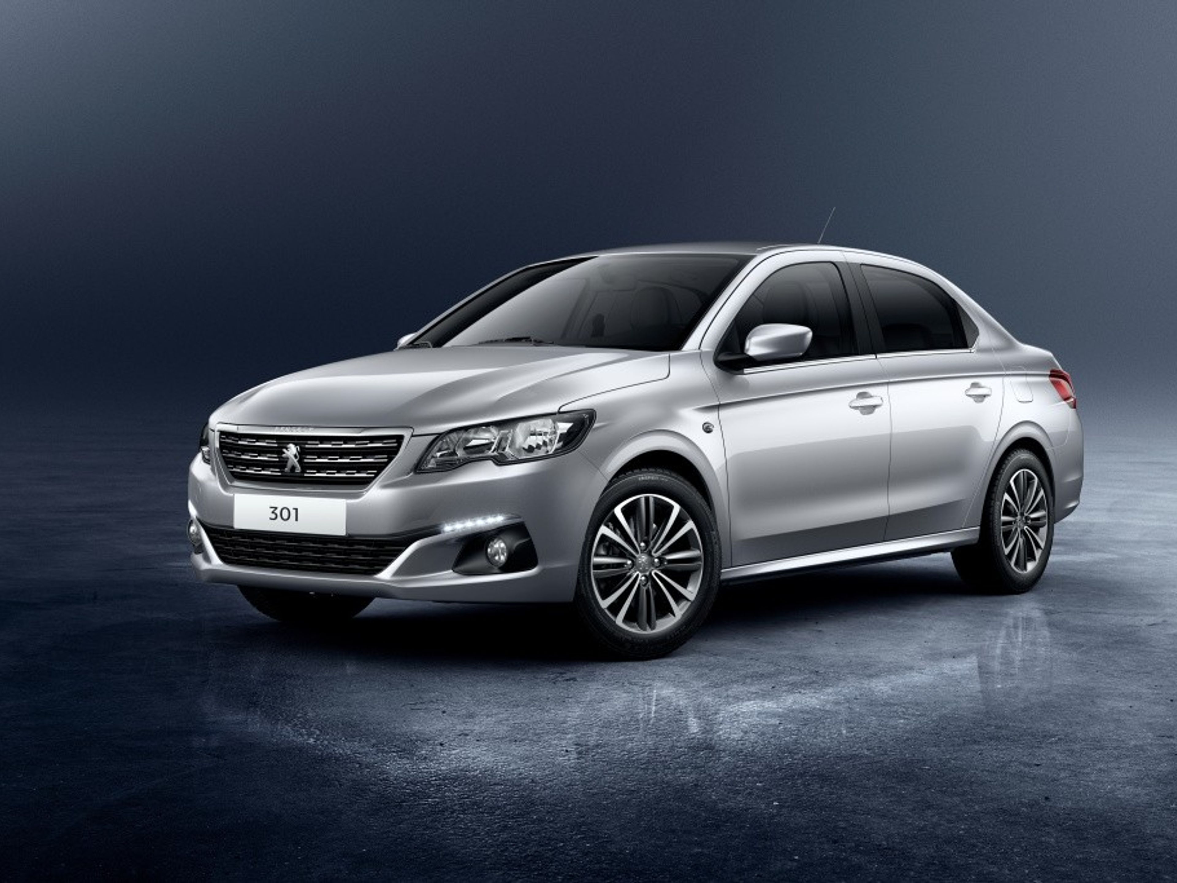 undefinedPEUGEOT 301 angular front exterior view