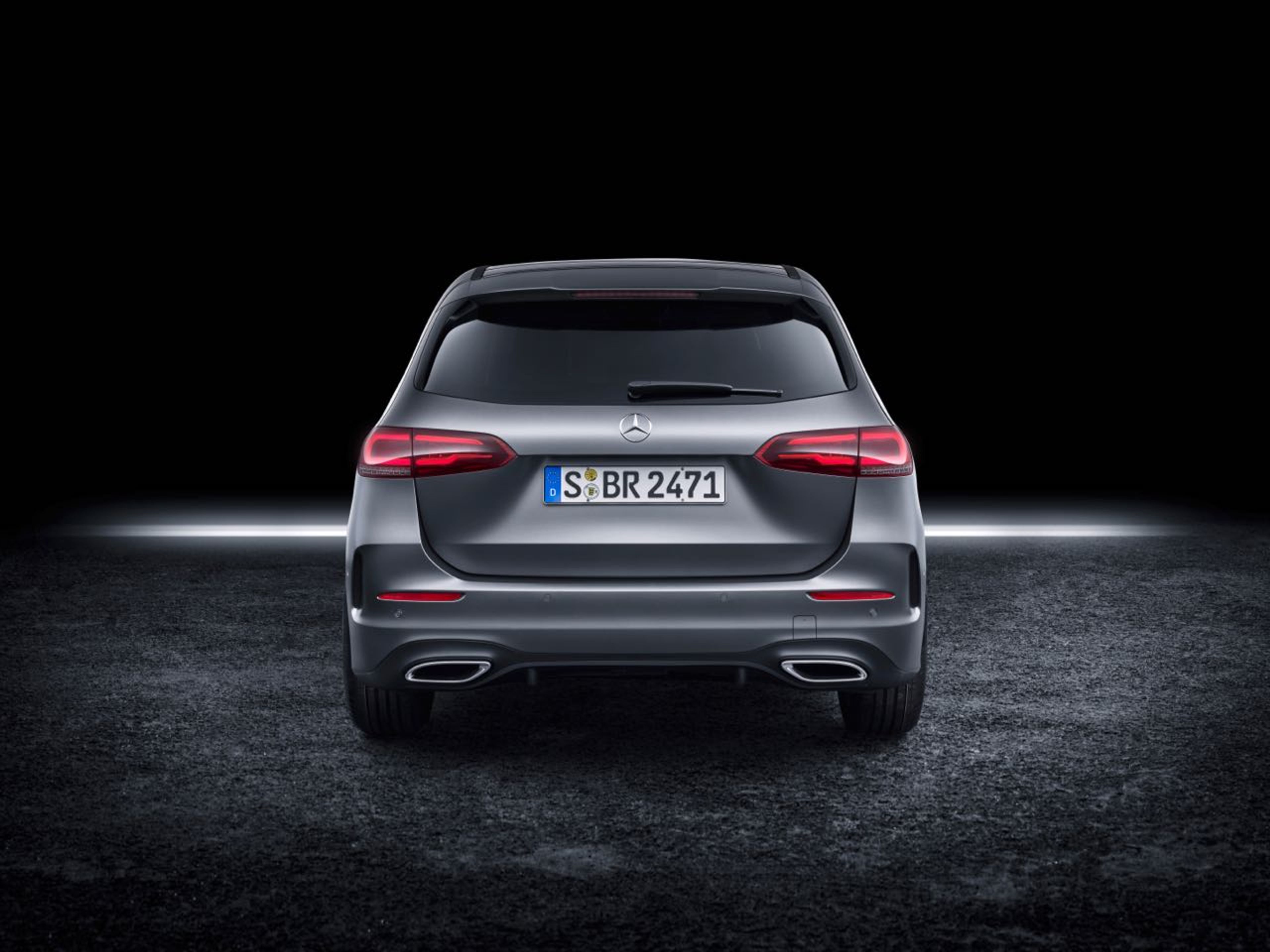 undefined - MERCEDES-BENZ B 180 rear exterior view