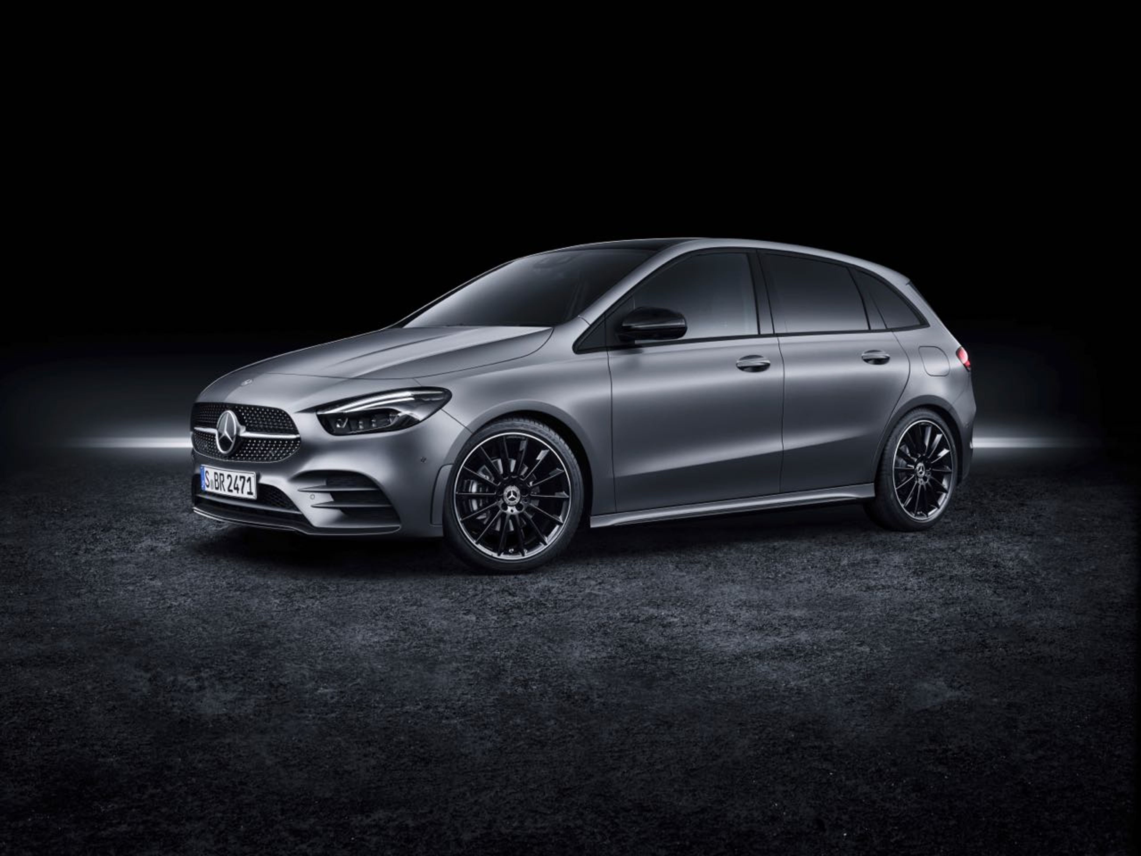 MERCEDES-BENZ B 180 (OR - 002) (Automatic)