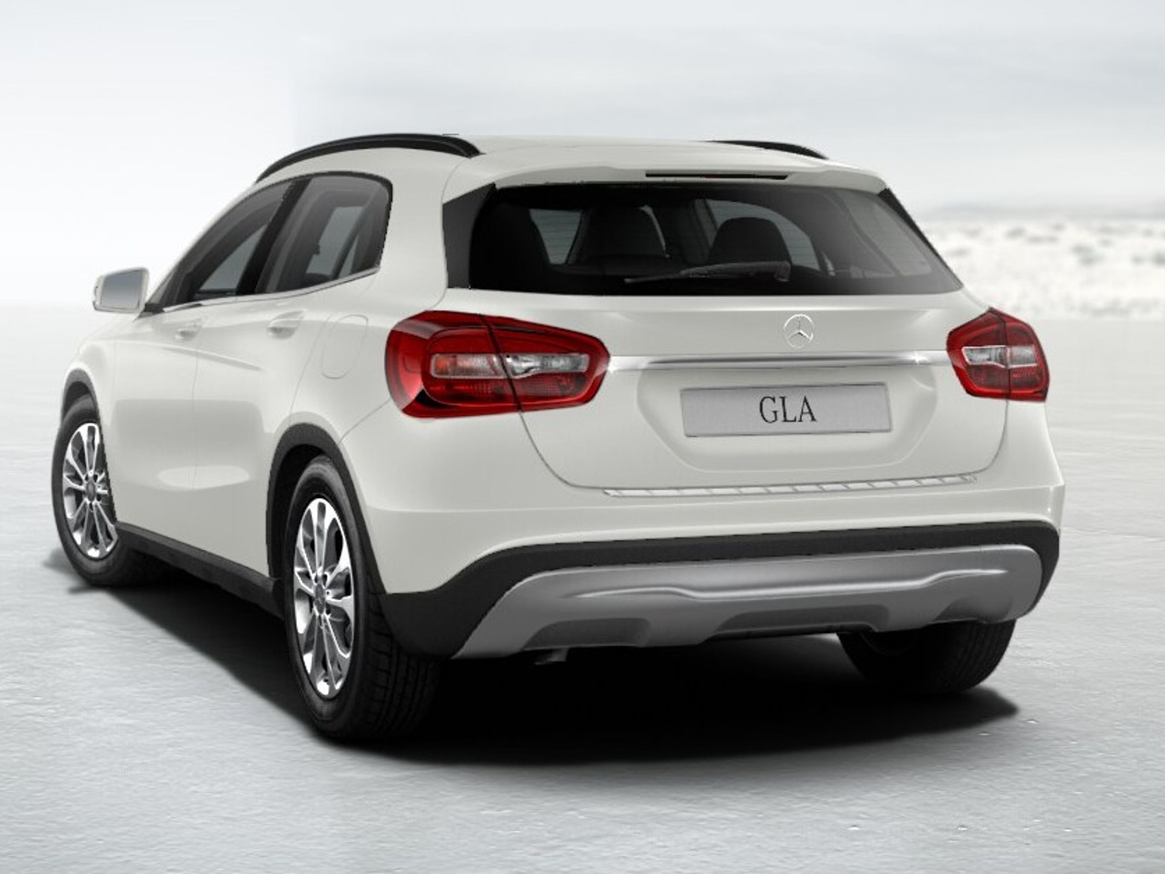 undefinedMERCEDES-BENZ GLA 180 angular rear exterior view