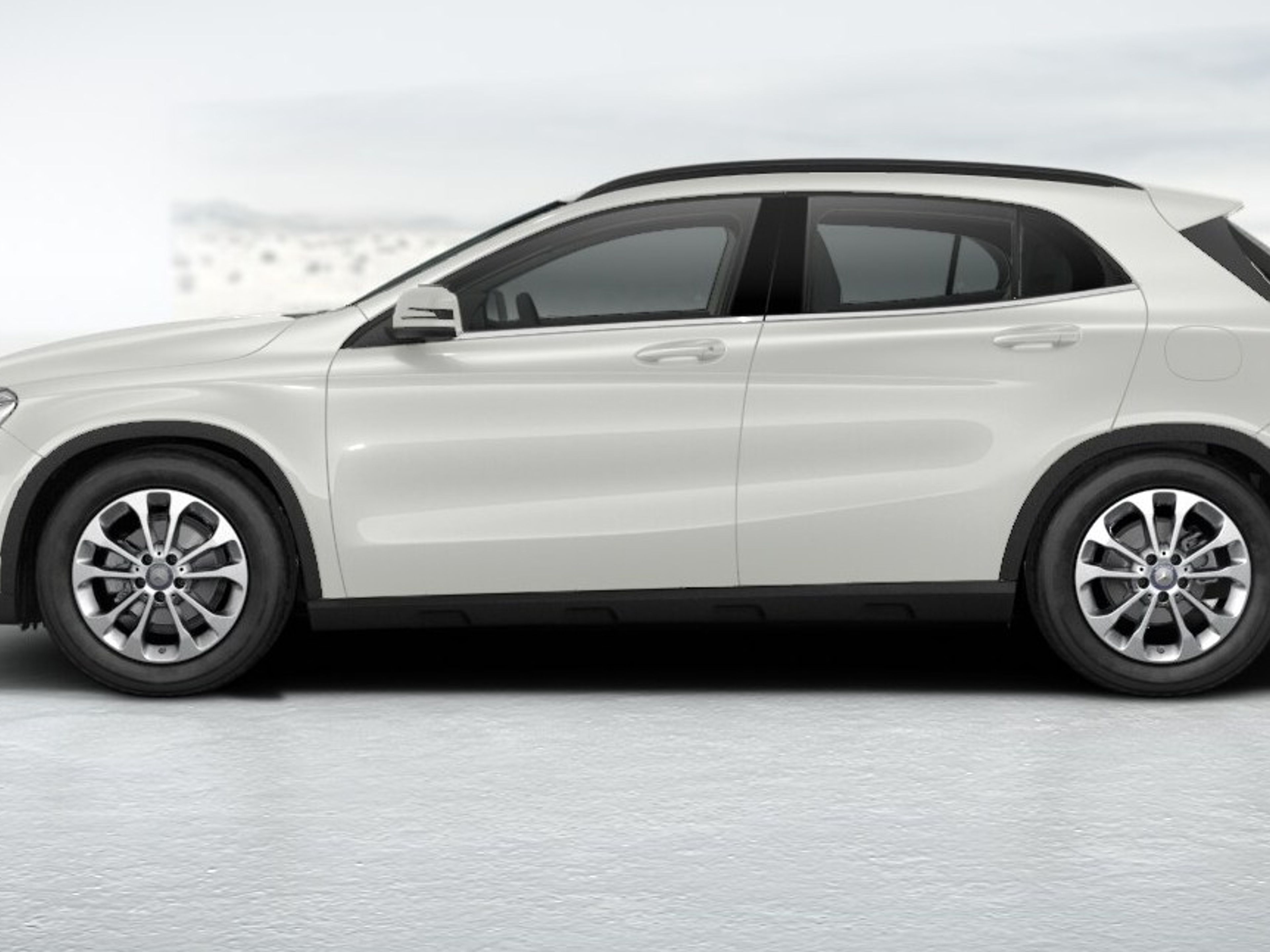 undefinedMERCEDES-BENZ GLA 180 side exterior view