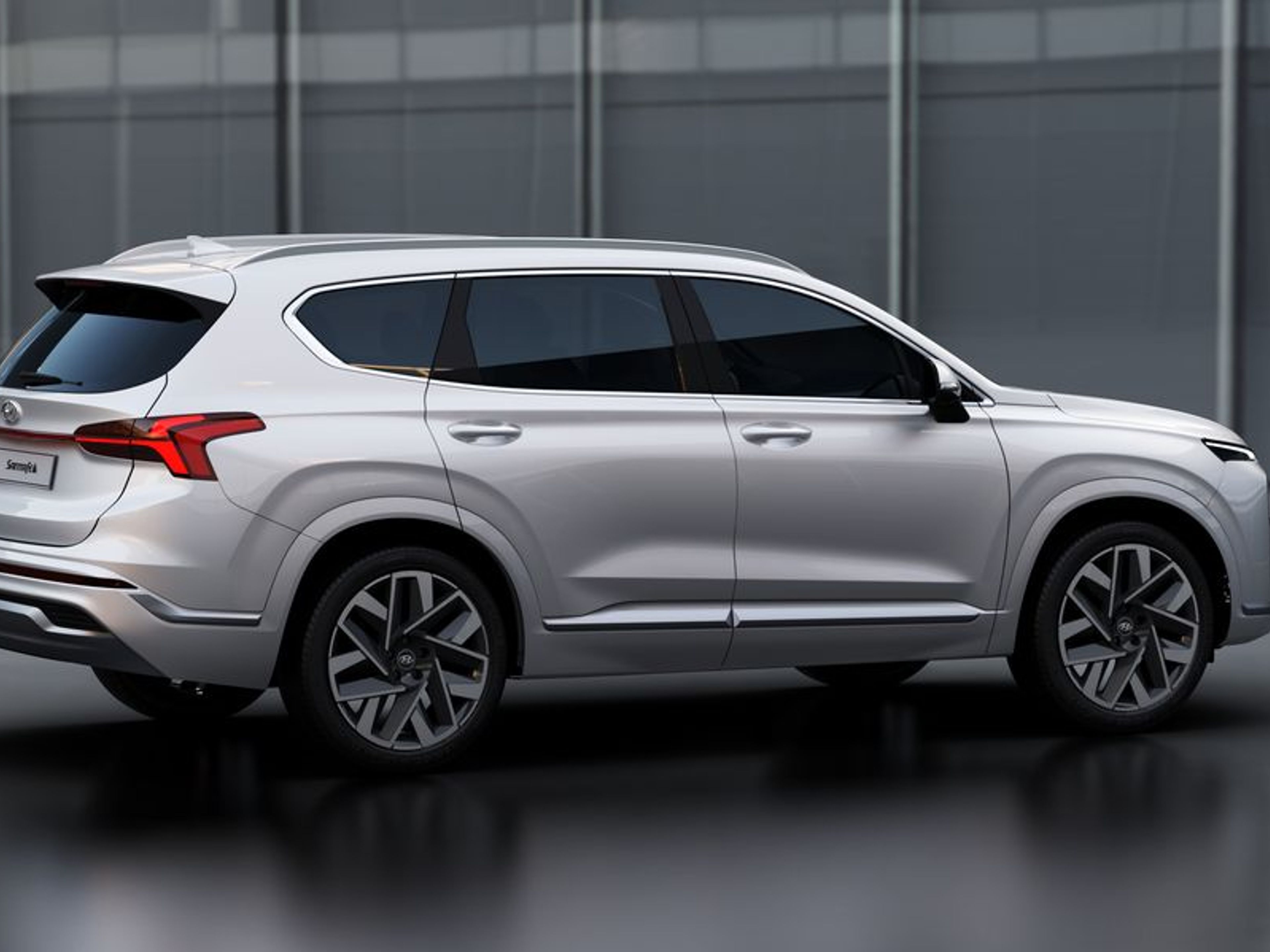 undefinedHYUNDAI SANTA FE angular rear exterior view