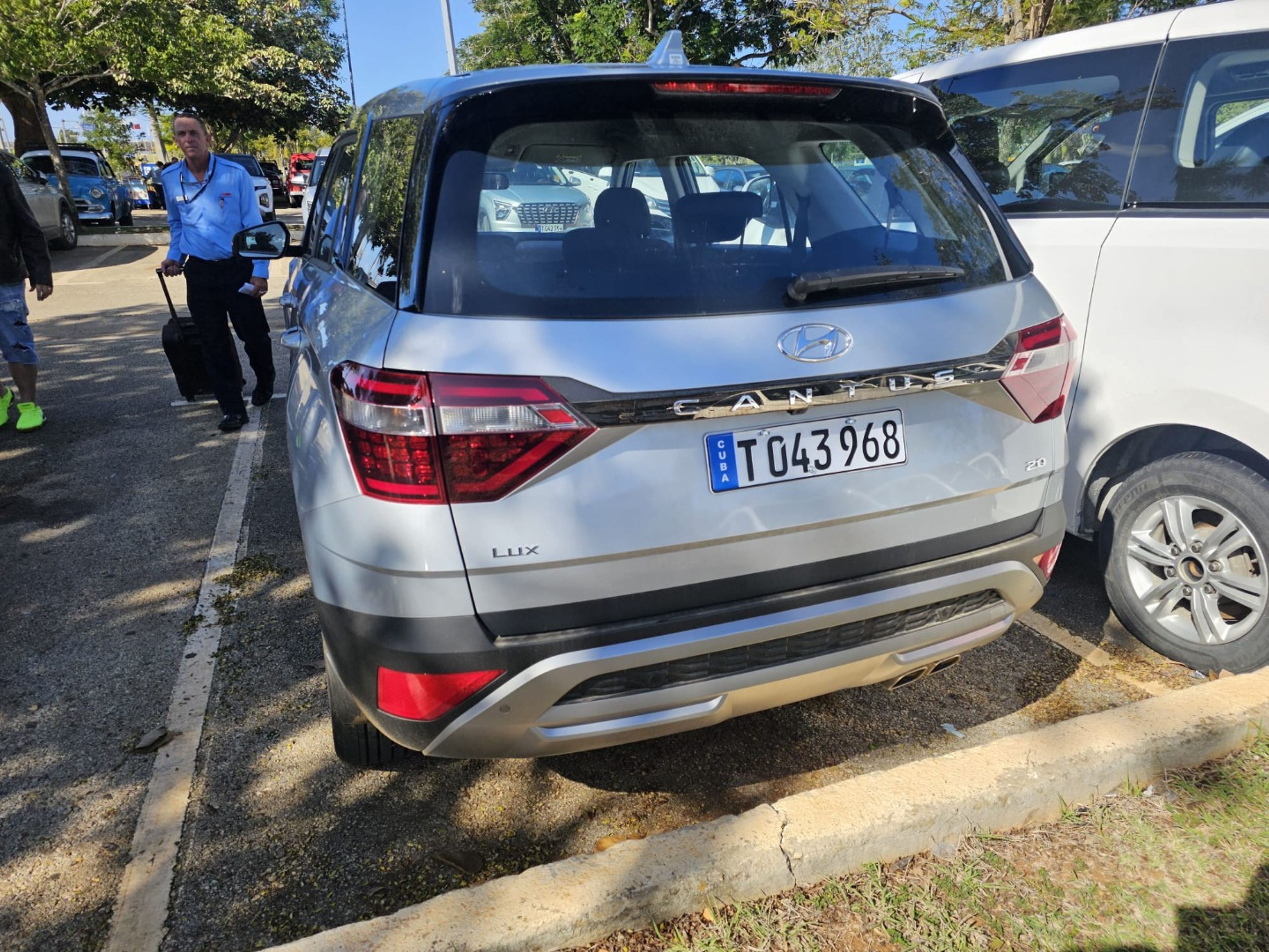 undefinedHYUNDAI CANTUS angular rear exterior view