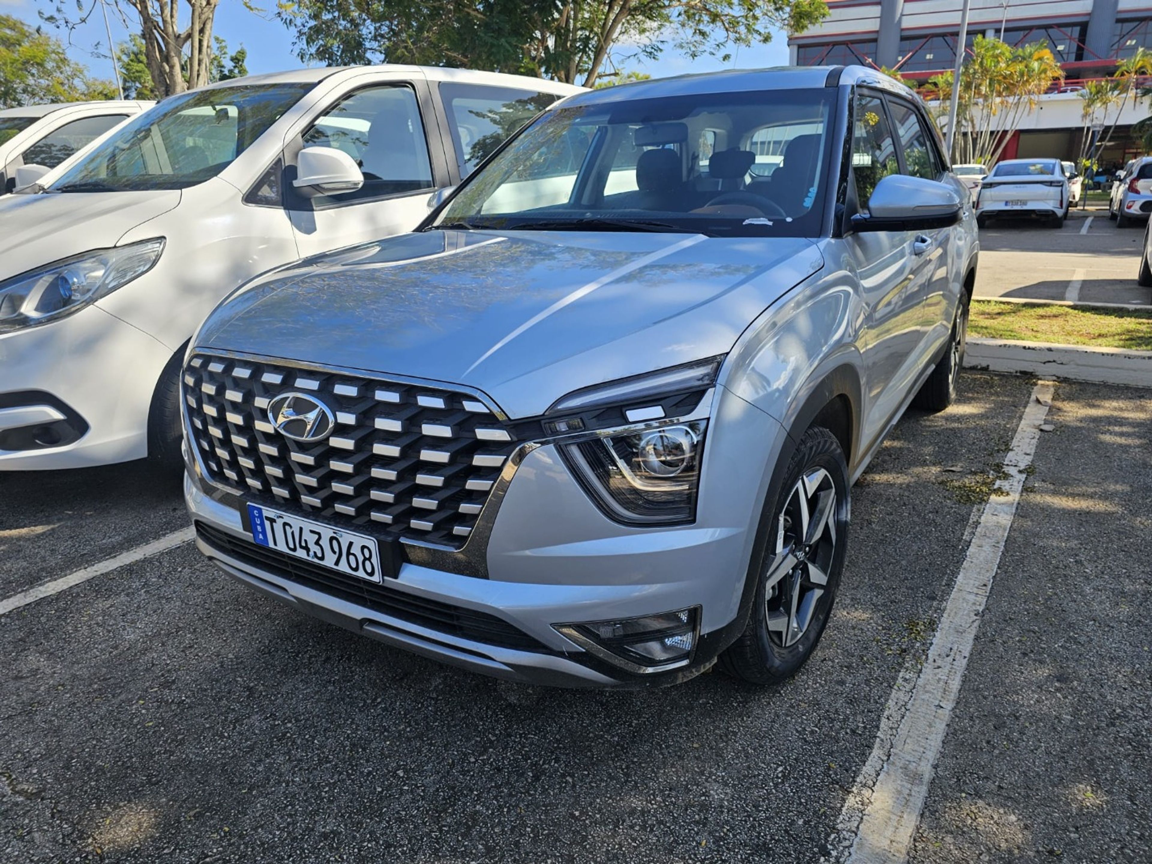 HYUNDAI CANTUS (R - 004)