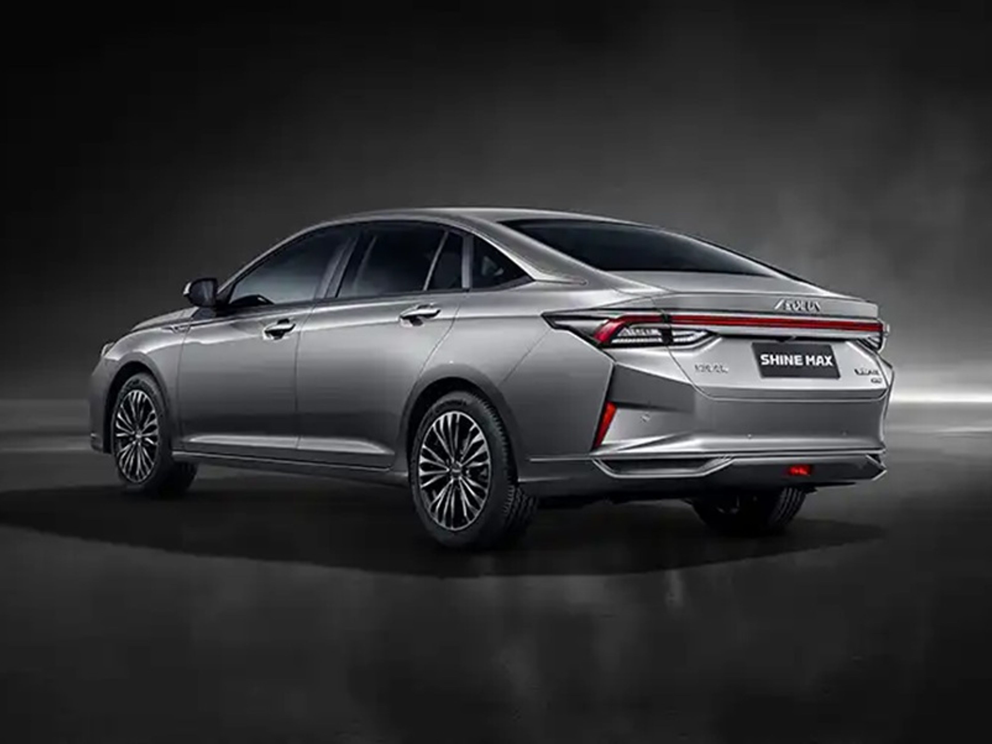 undefinedDONGFENG SHINEMAX angular rear exterior view