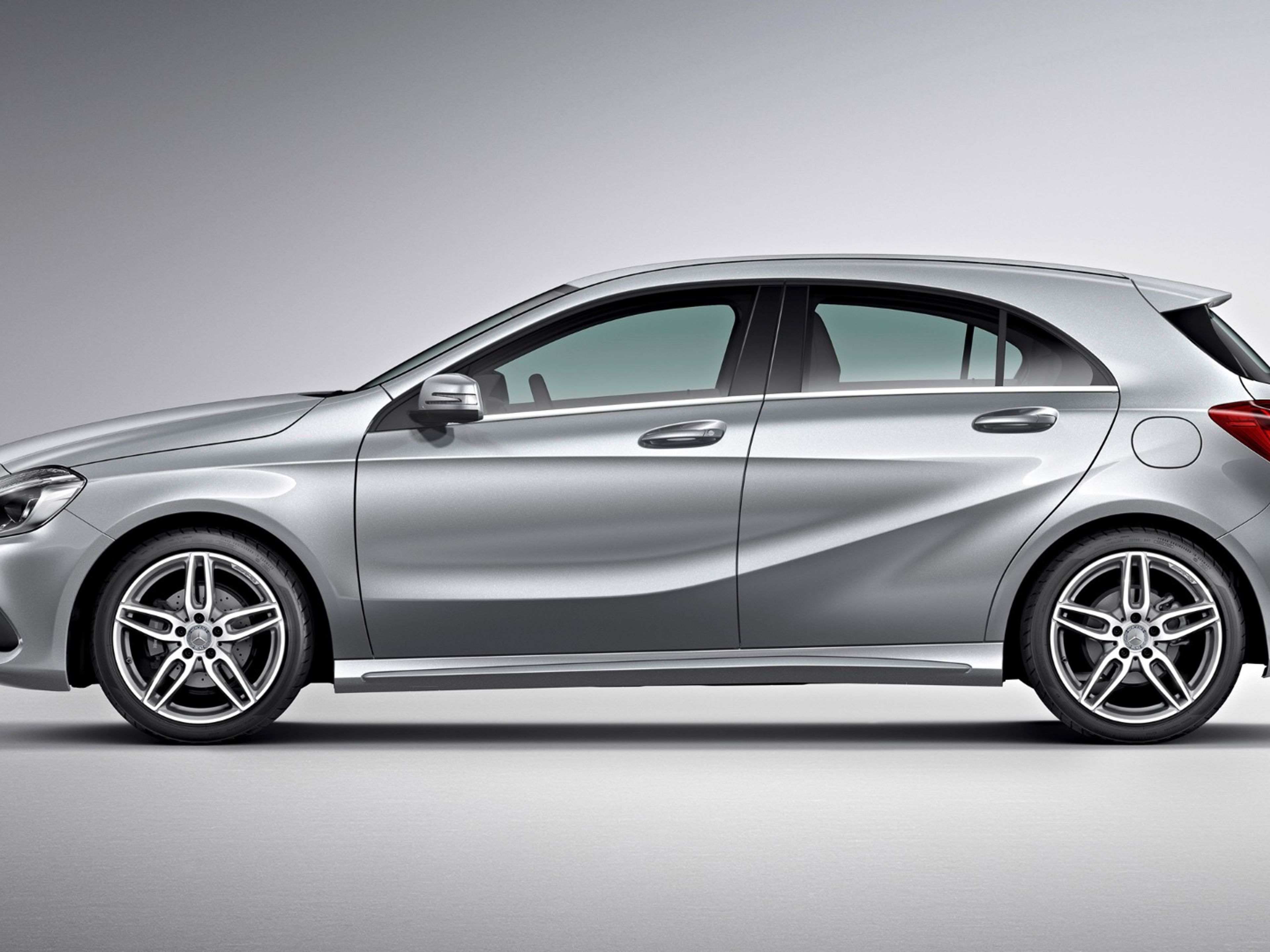 undefinedMERCEDES-BENZ A200 side exterior view