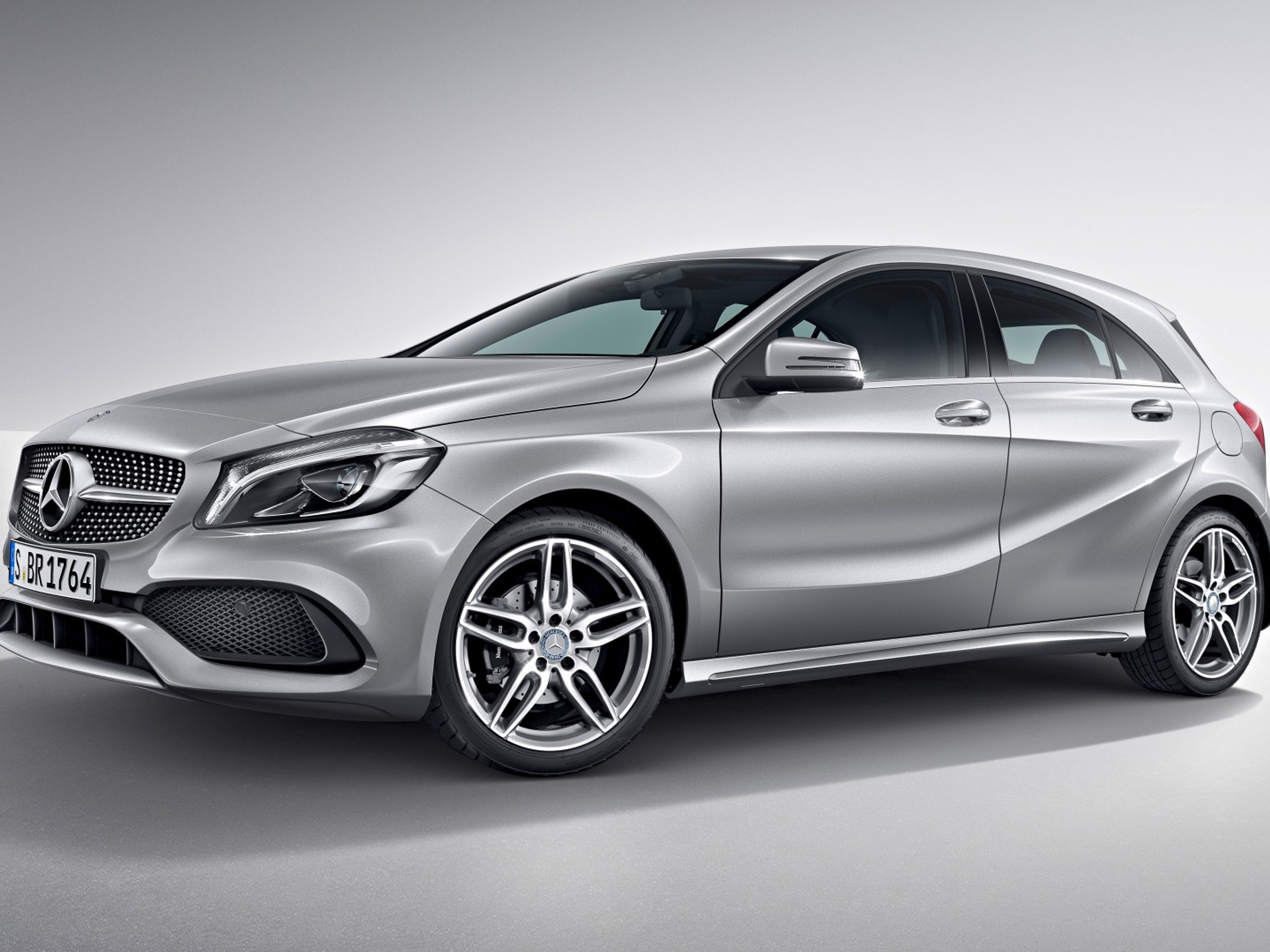 MERCEDES-BENZ A 200 (OR - 002)