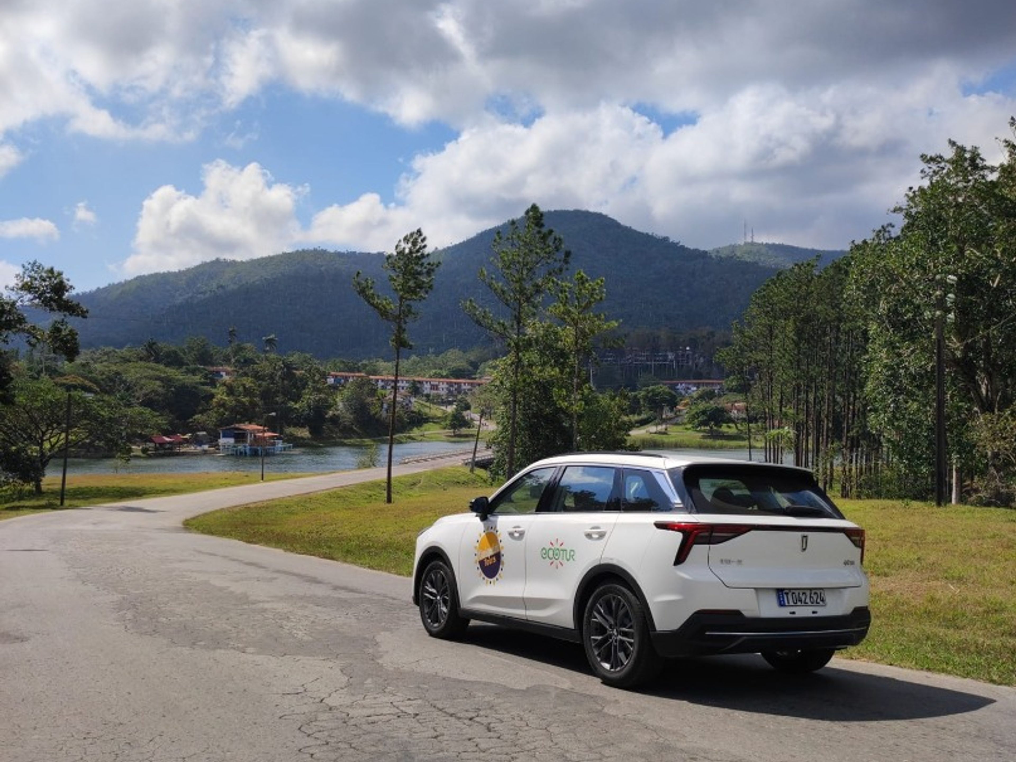 undefined - FAW BESTUNE T55 angular rear exterior view