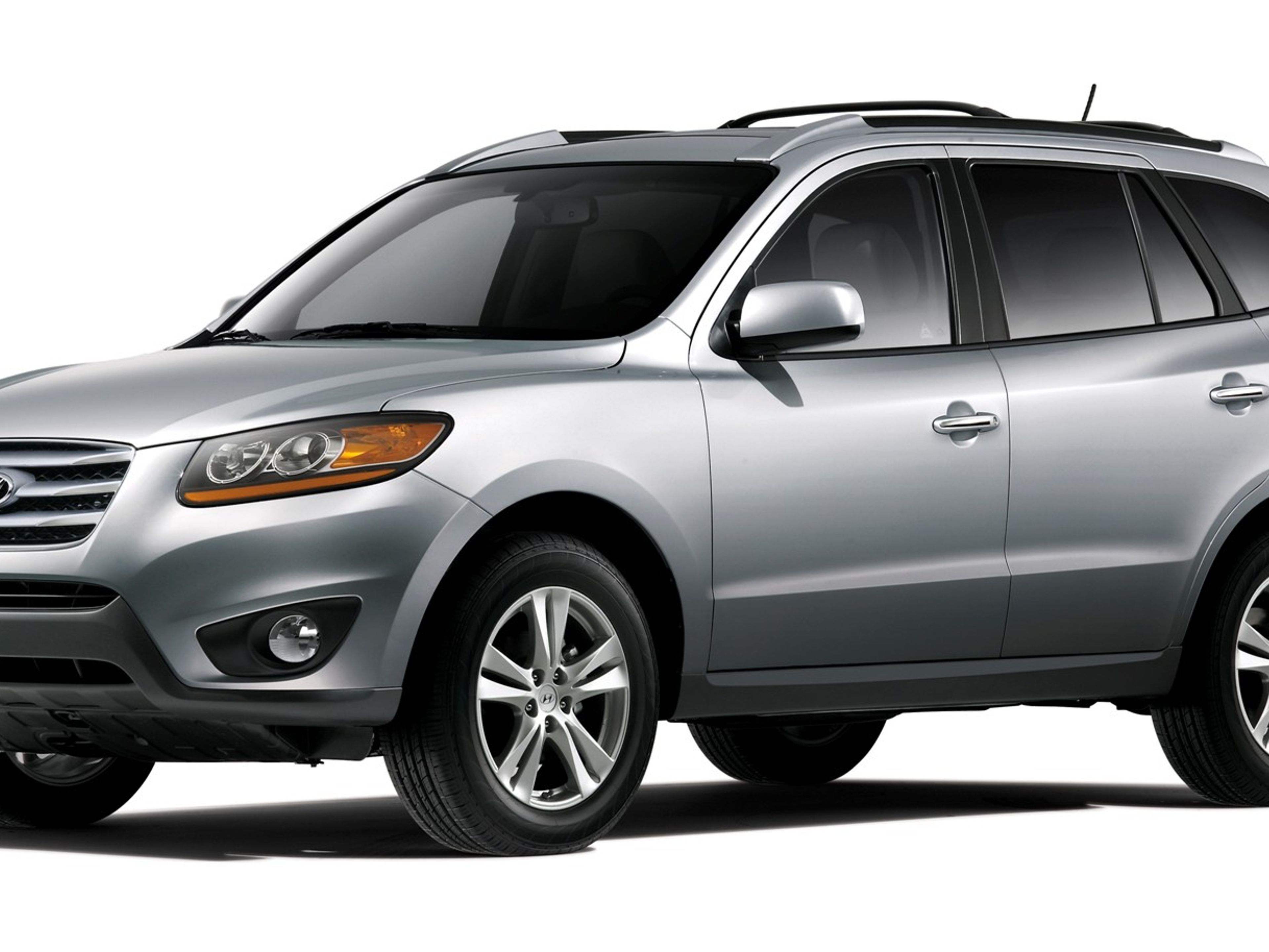 undefinedHYUNDAI SANTA FE angular front exterior view