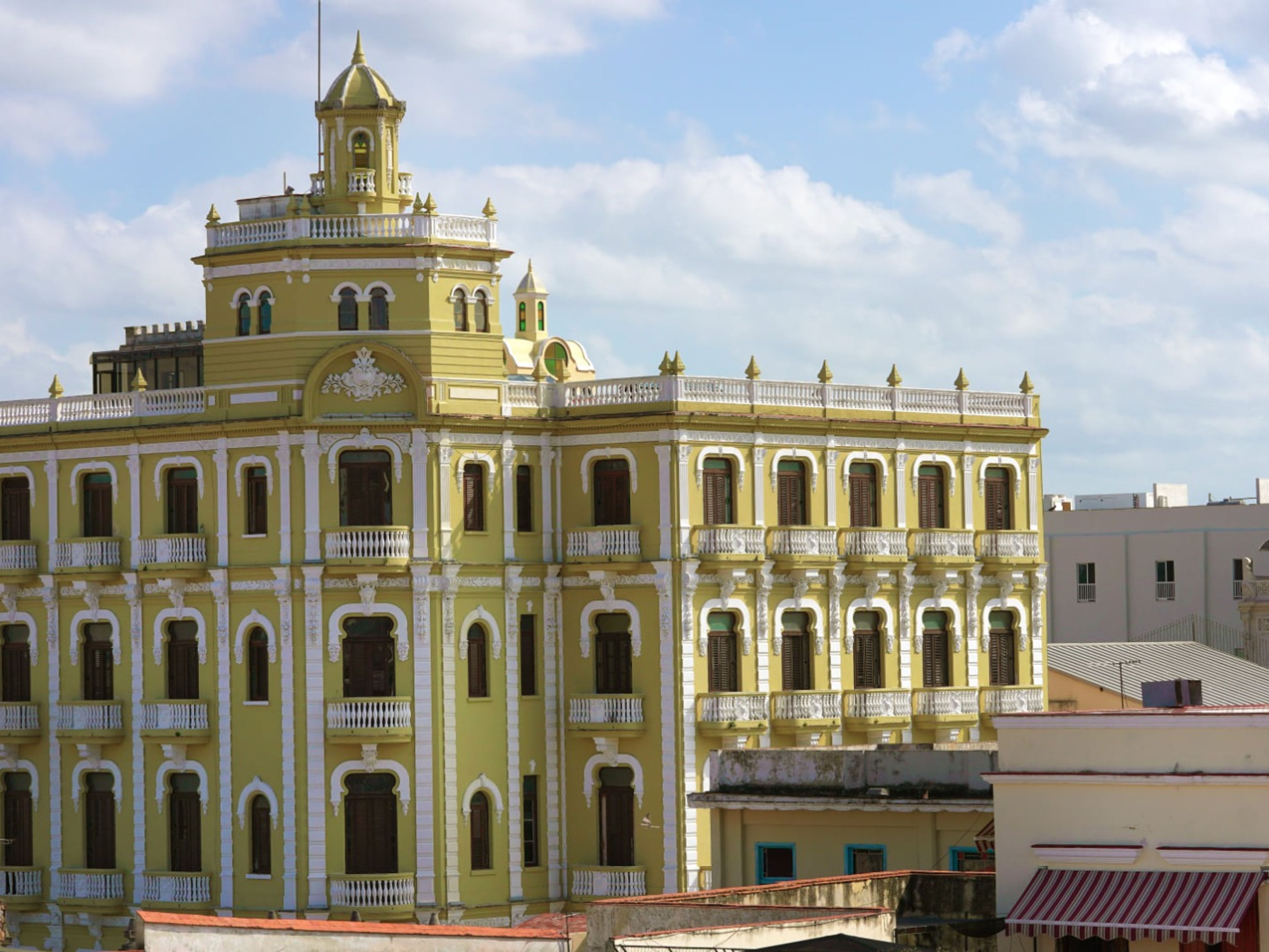 Excursão "VISTA COLONIAL DE HAVANA". Emilio Bacardi Building panoramic view, Old Havana, La Habana, Cuba.