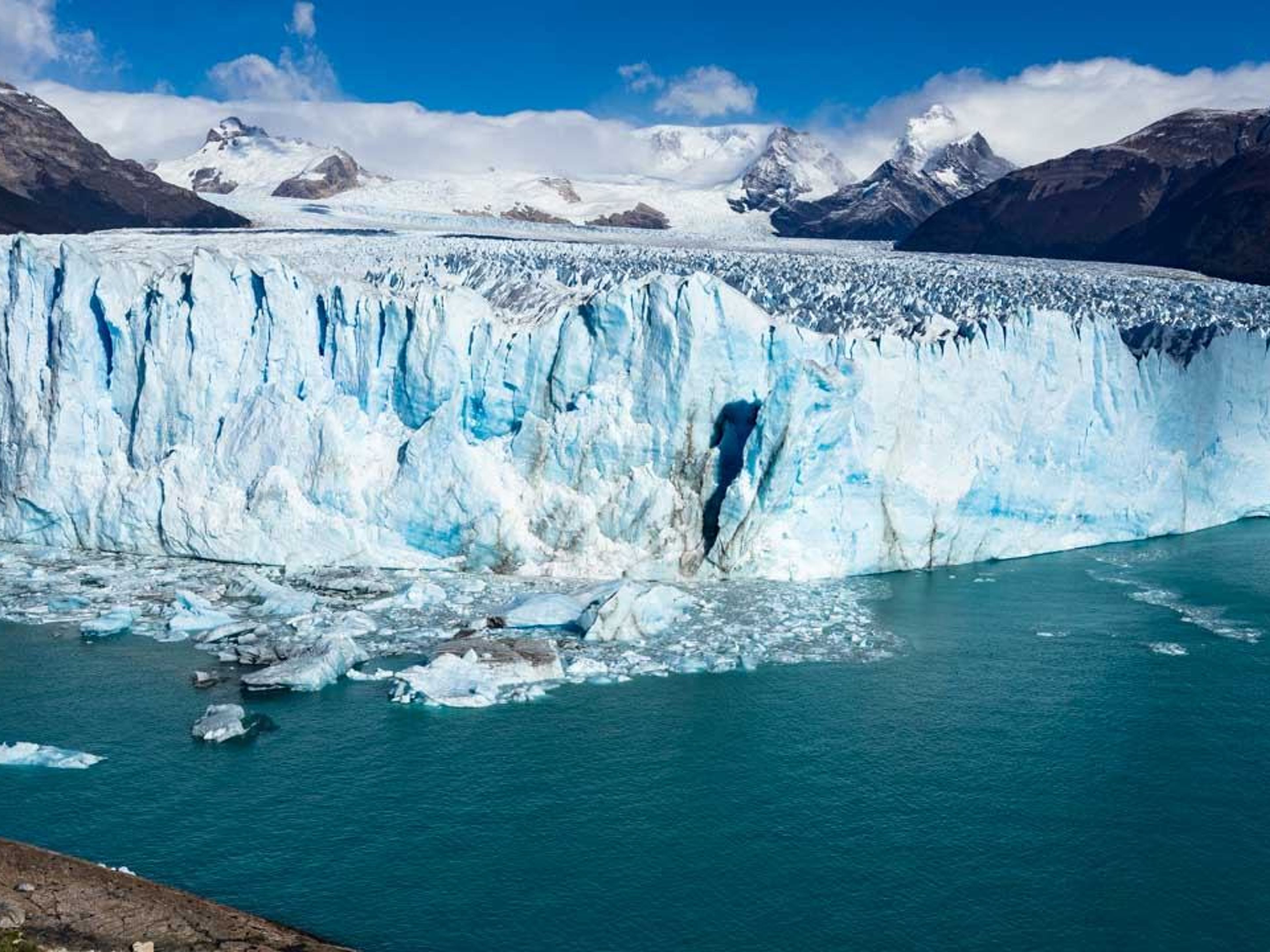 Tour "GHIACCIAIO PERITO MORENO + PRANZO BASIC CRIOLLO". PERITO MORENO GLACIER panoramic view, Argentina.