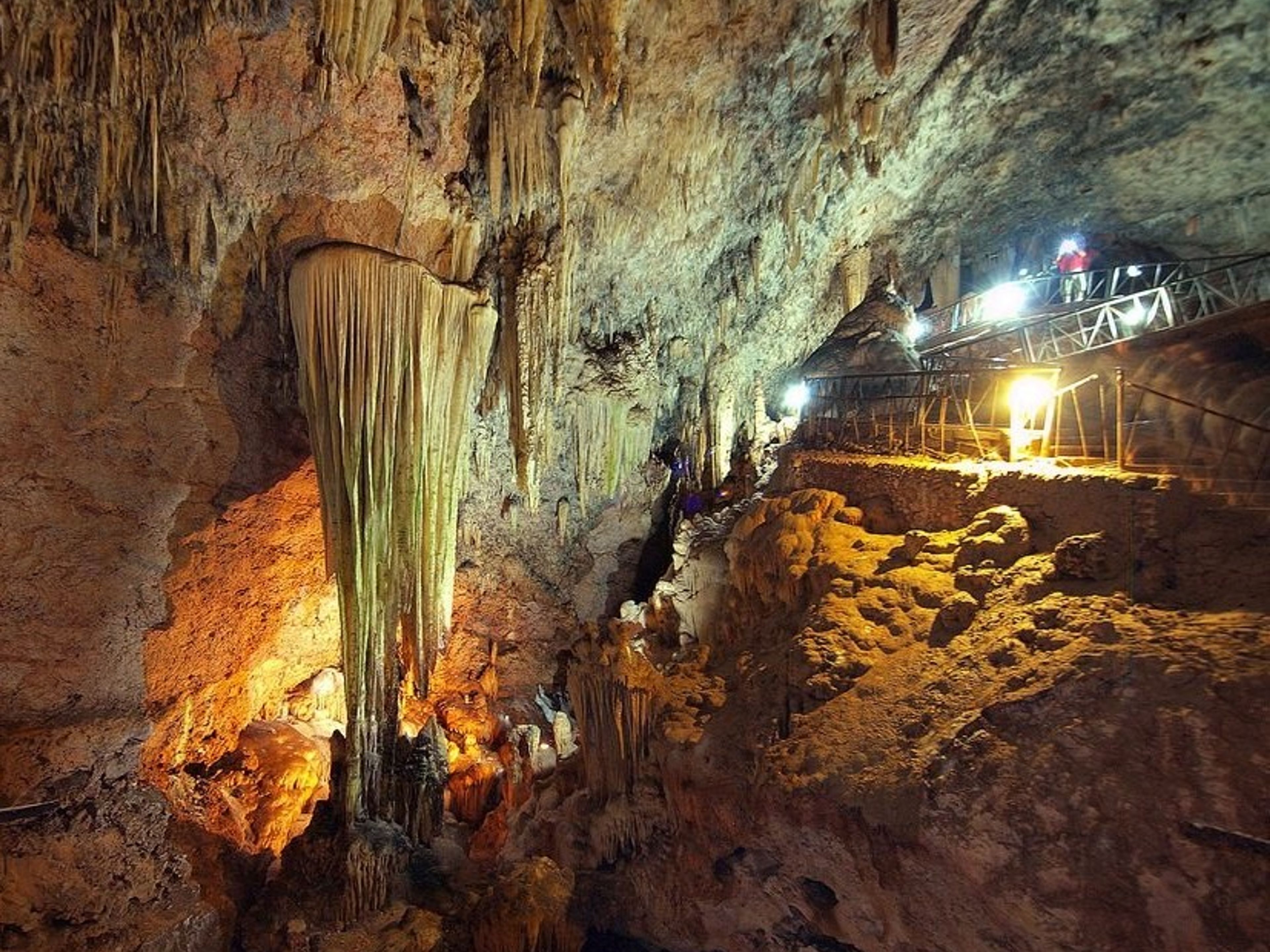 Excursão “TOUR DAS CAVAS”. The Bellamar Cave panoramic view, Matanzas, Cuba.