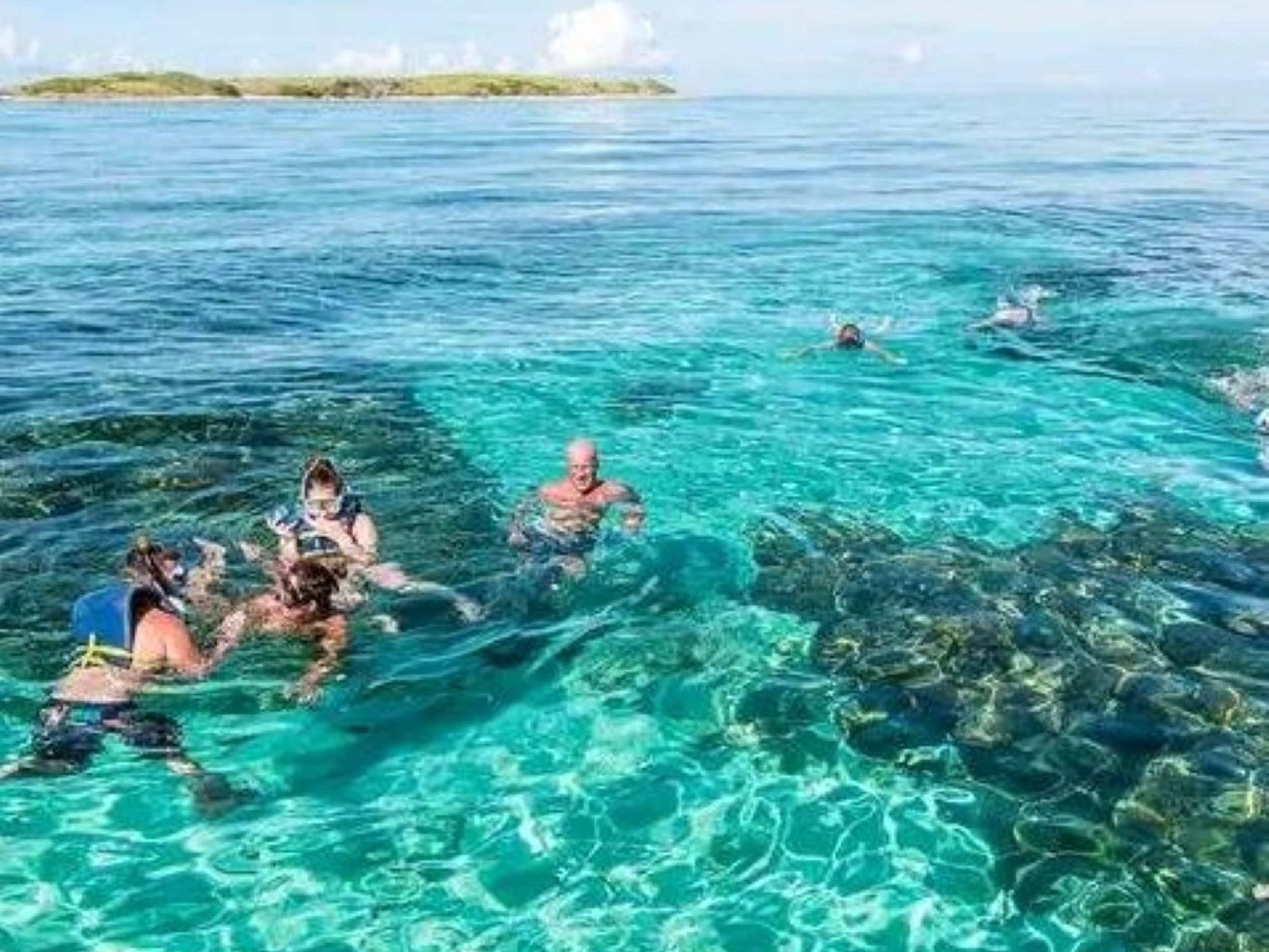 Excursión "SEAFARI CAYO MEDIA LUNA". "SEAFARI CAYO MEDIA LUNA" Tour