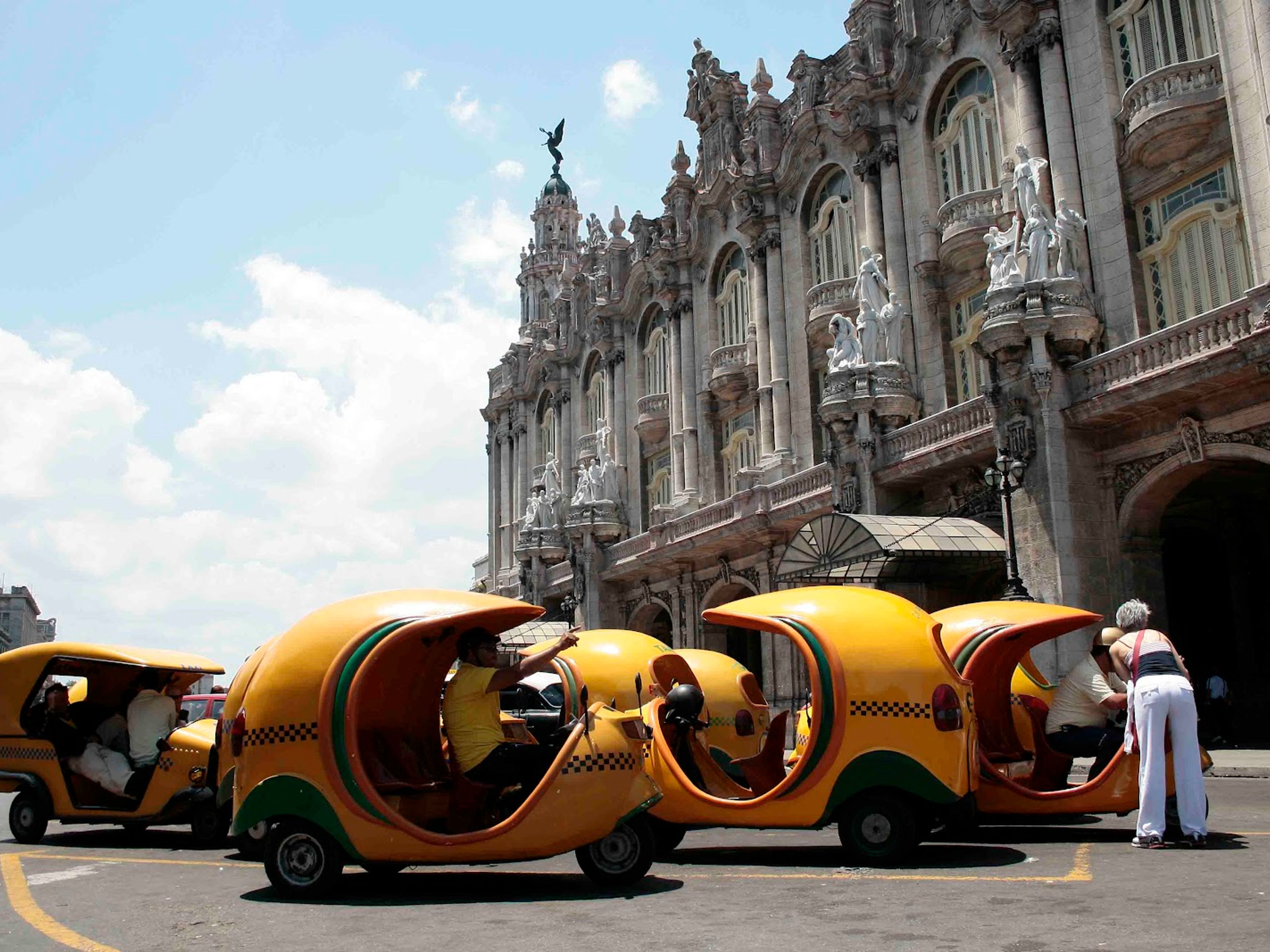 "Inner Havana, After the Martí´s stairsways" Tour. Tacón Theater (actually Great Theater of La Havana Alicia Alonso), Old Havana, Cuba. "Inner Havana, After the Martí´s stairsways" Tour