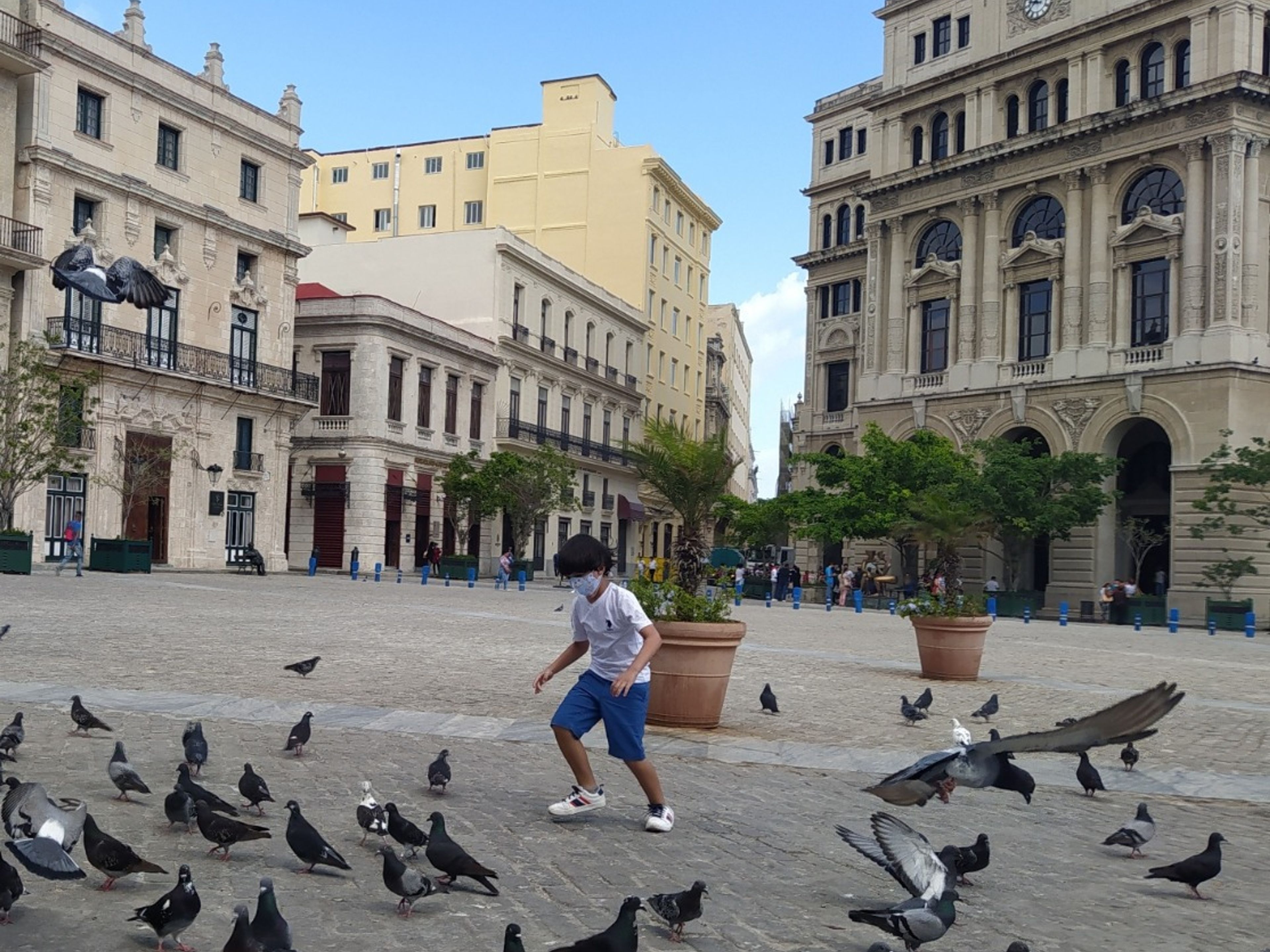 Bilhete aéreo "AEROPORTO CAYO COCO (CCC) - AEROPORTO JOSÉ MARTÍ, HAVANA (HAV)". San Francisco de Asis square panoramic view, Old Havana, Havana, Cuba.