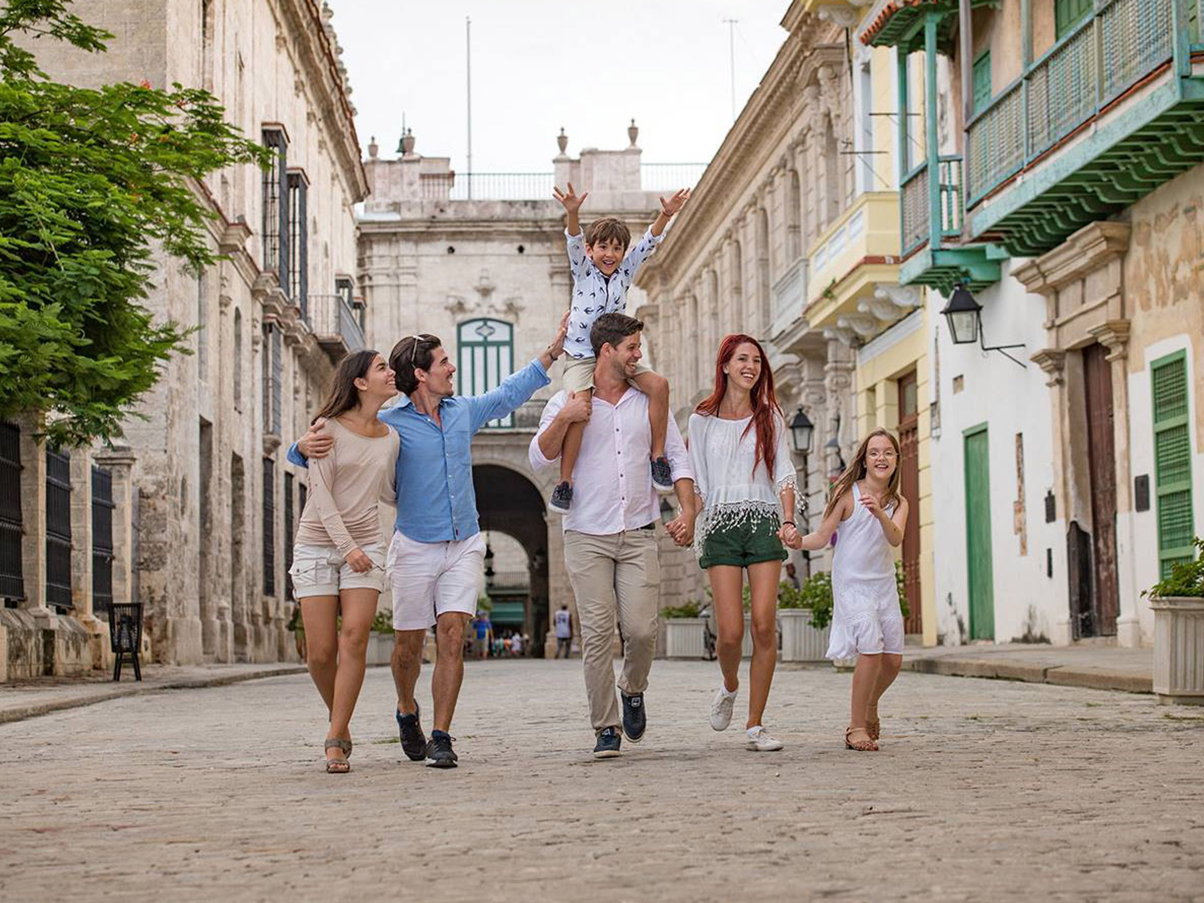 Tour “Descobrindo Havana em Carros Clássicos”. Old Havana city panoramic view, “Discovering Havana in Classic Cars” Tour