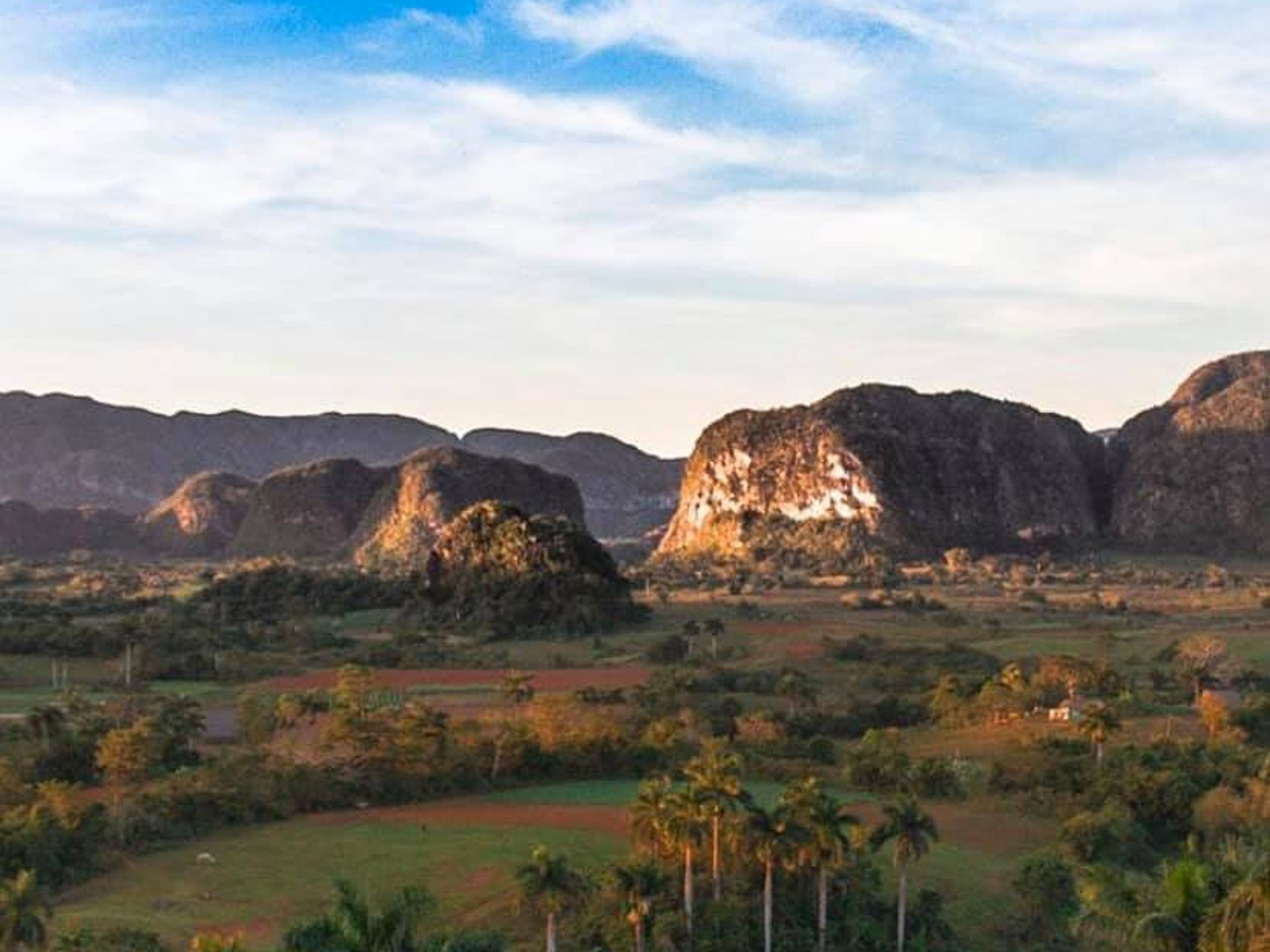 Excursão “PASSEIOS DE BUGGY: VISITA AO VALE DO JUTIAS”. “BUGGY TOURS: VISIT TO THE JUTIAS VALLEY” Tour, Viñales Valley, Pinar del Río, Cuba.