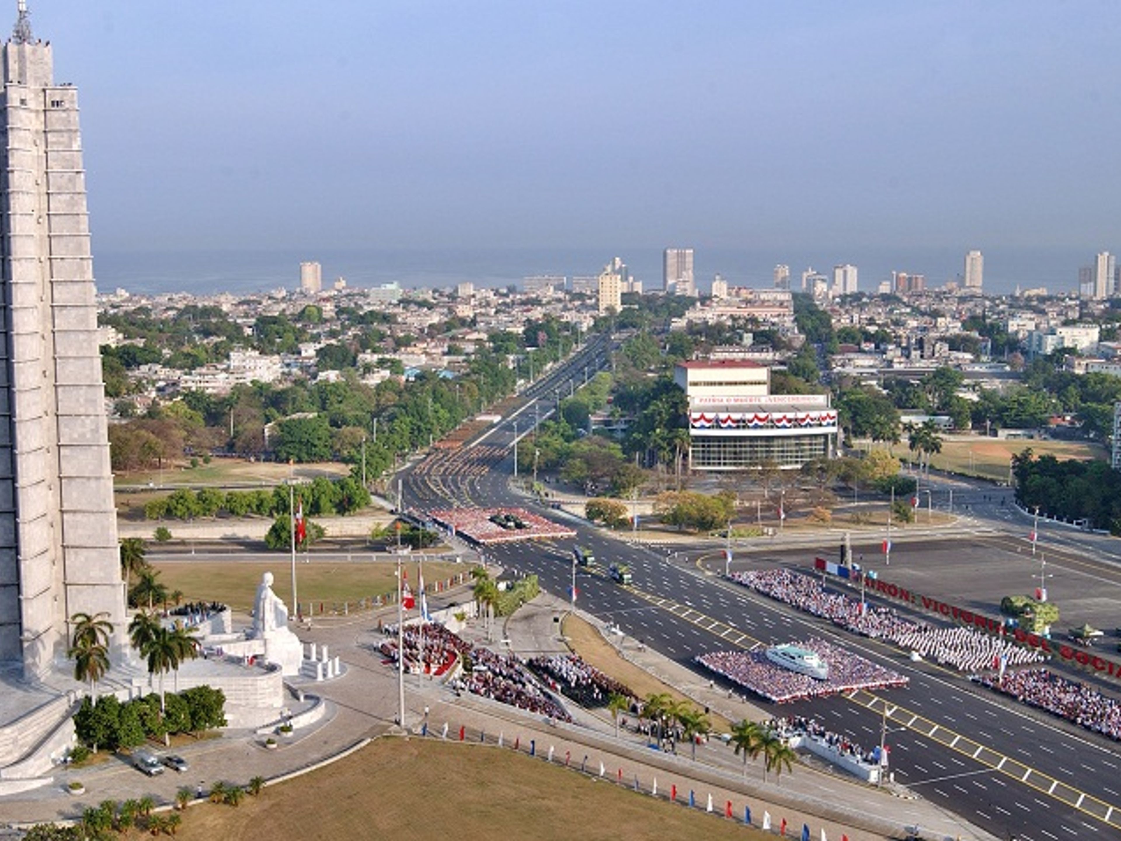 Tour "RACINES CUBAINES". Revolution Square, "Cuban Roots" Tour