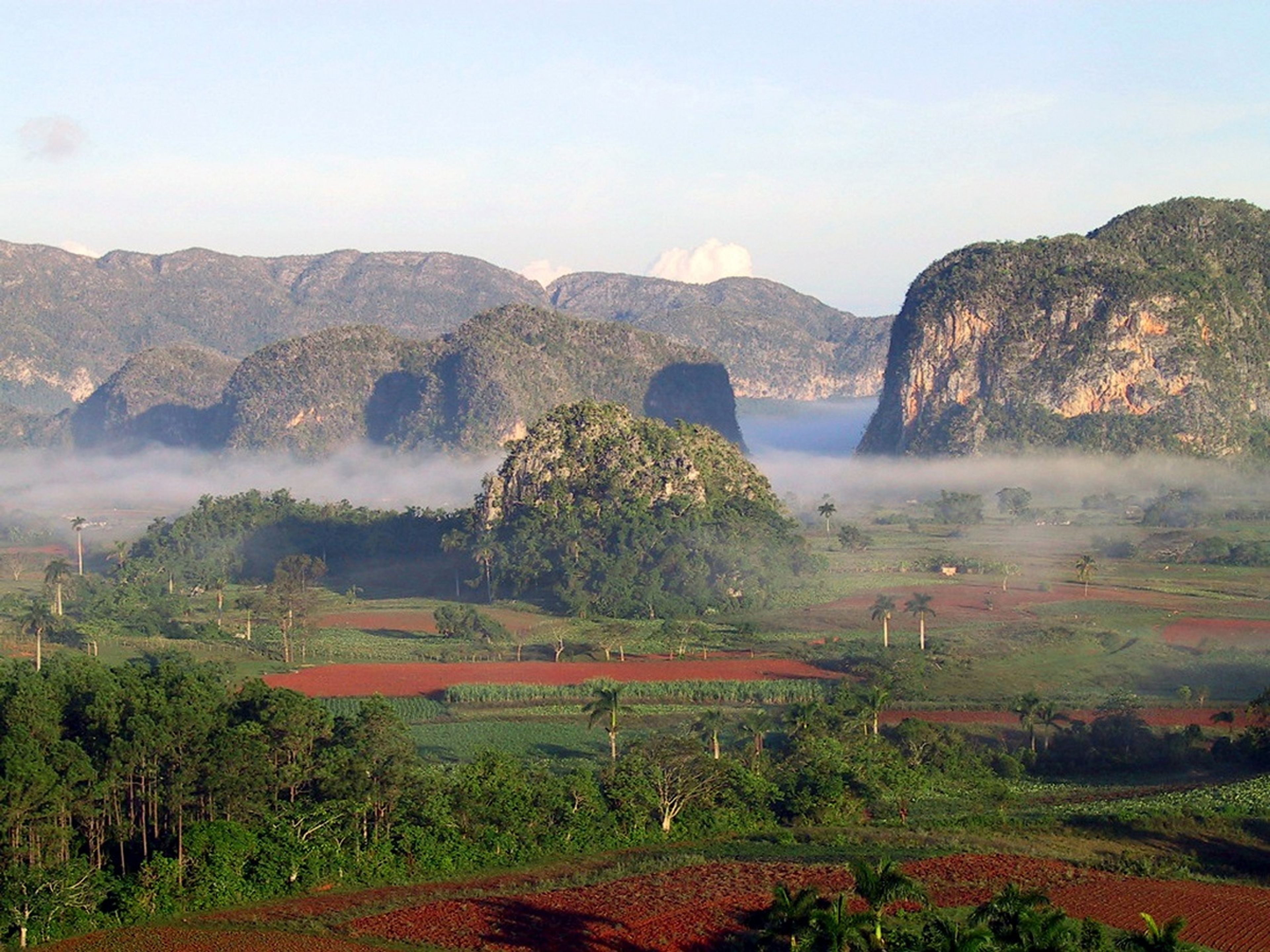 Tour “PINAR DEL RIO ET VIÑALES EN VOITURE CLASSIQUE”. The Viñales Valley (Valle de Viñales) panoramic view, UNESCO World Heritage Site, Viñales, Pinar del Río, Cuba.