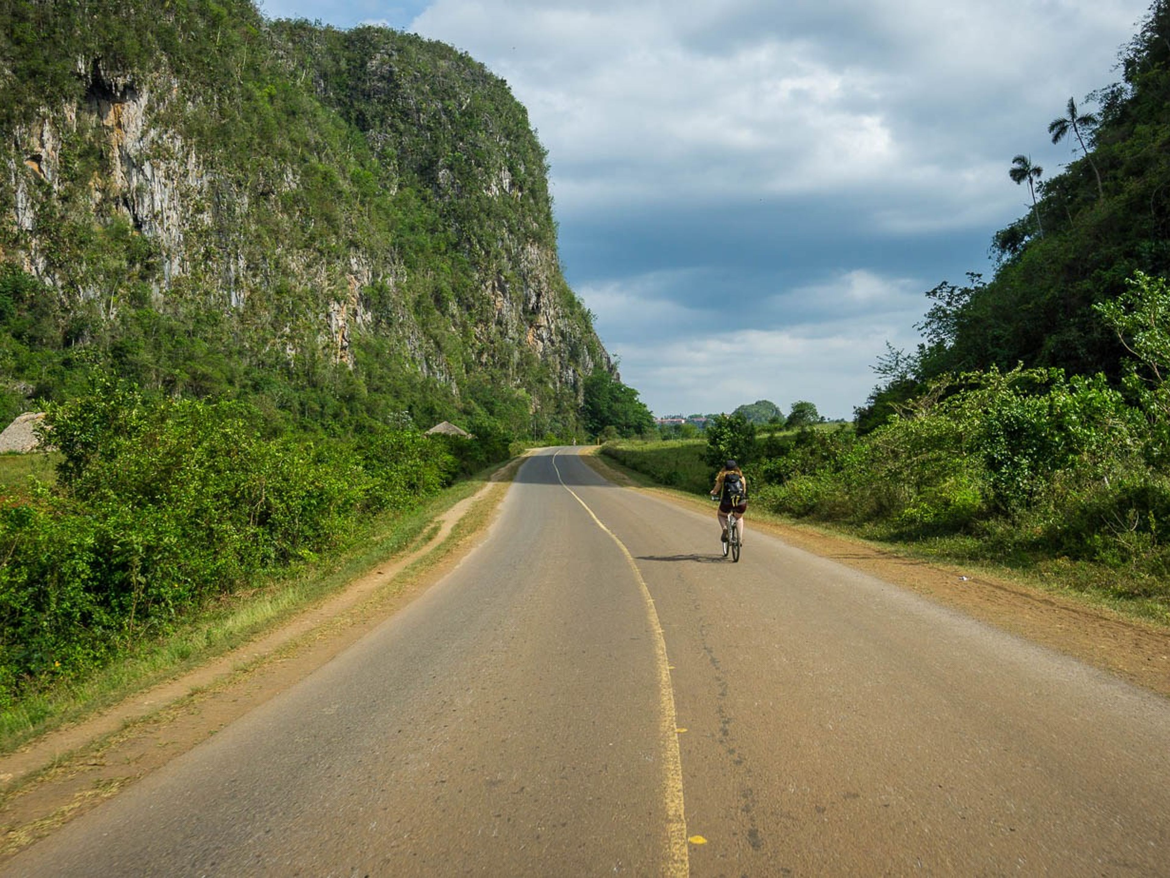 "Tour in bicicletta a Viñales". Bike Tour in Viñales valley National Park, Pinar del Río