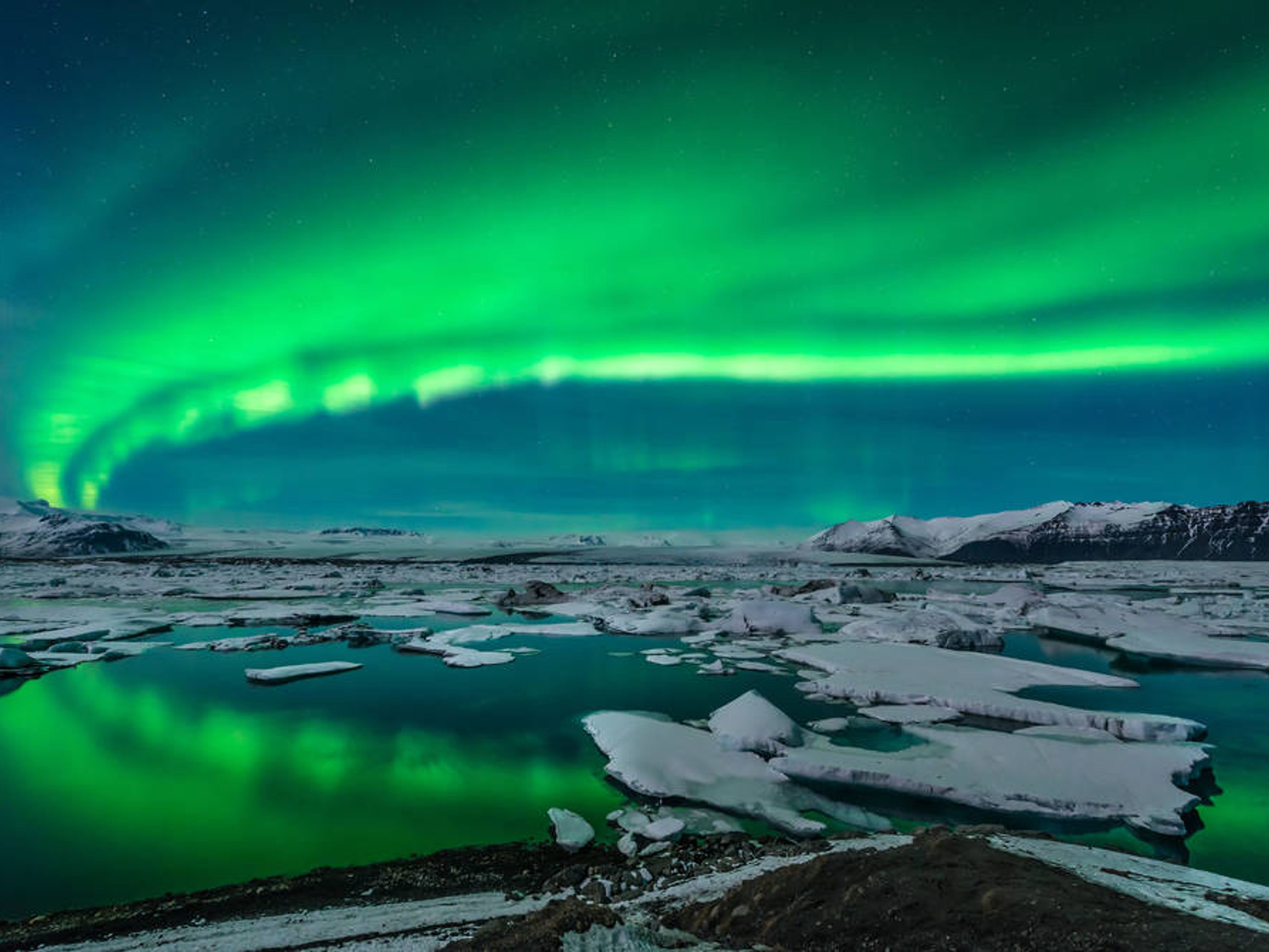Excursão privada "CÍRCULO DOURADO". The impresive northern lights in Iceland.