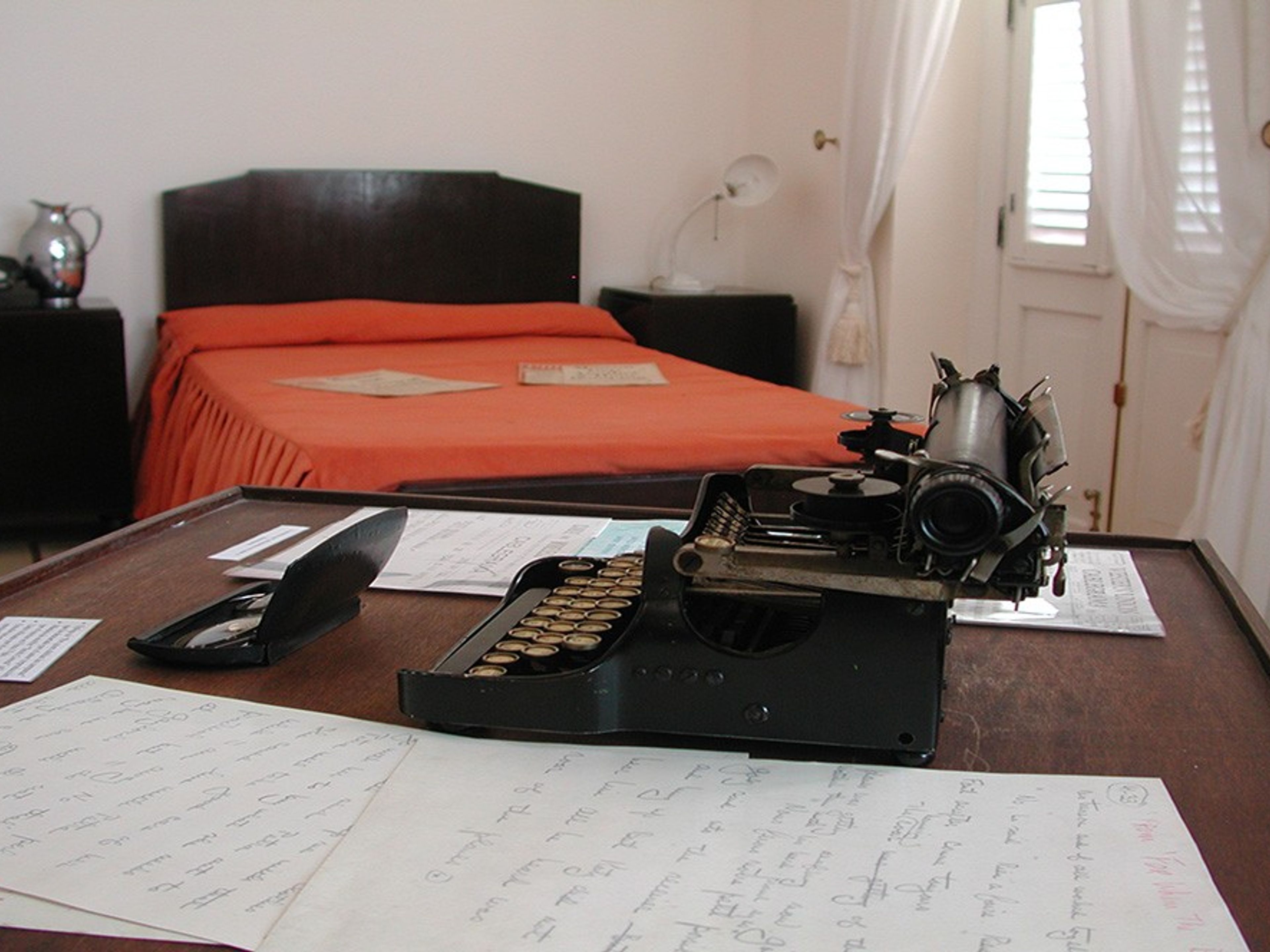 Excursão “HAVANA - ROTA HEMINGWAY”. Ernest Hemingway’s room museum at Ambos Mundos hotel
