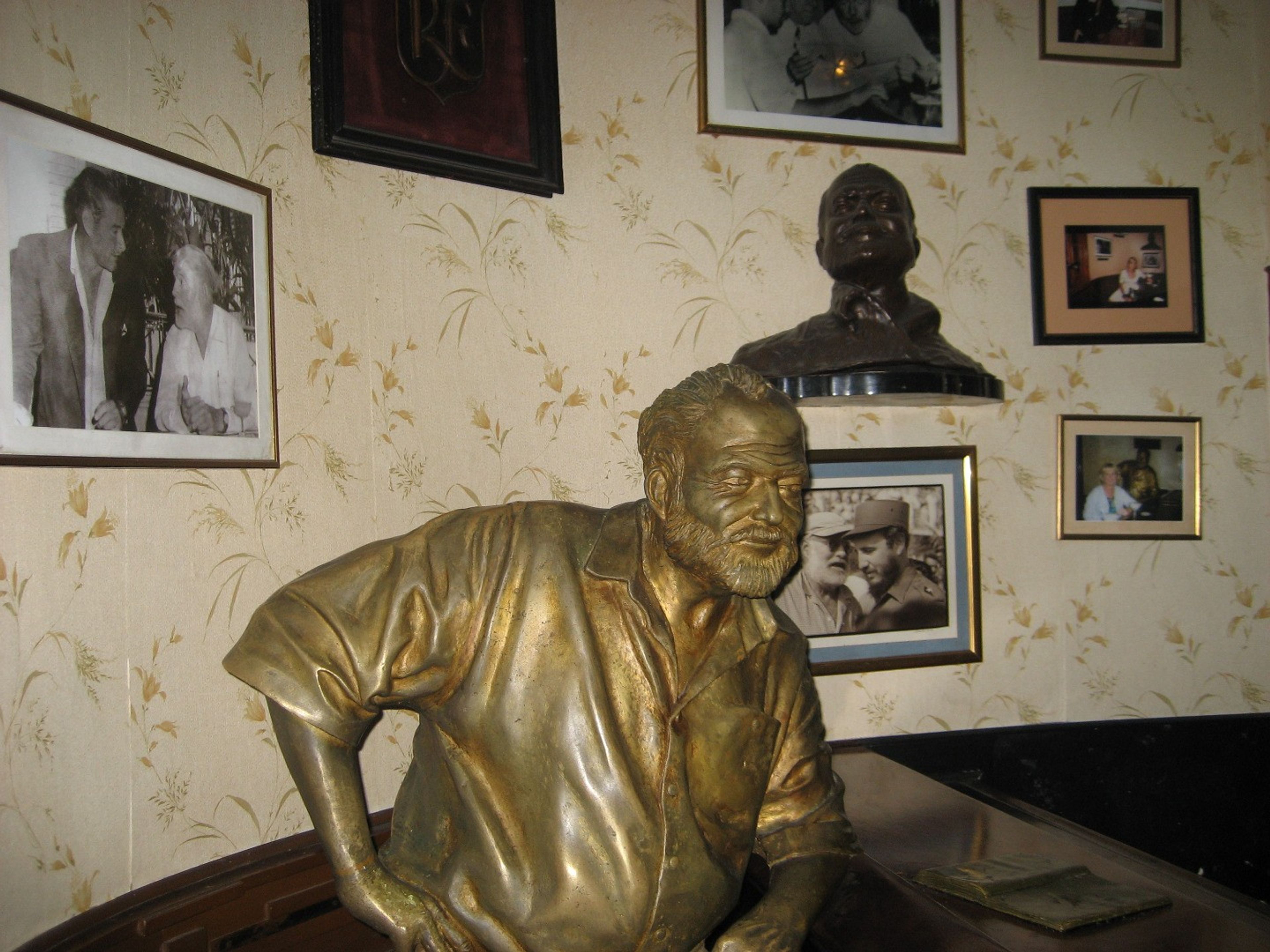 Excursão “HAVANA - ROTA HEMINGWAY”. Ernest Hemingway’s at Floridita bar - restaurant