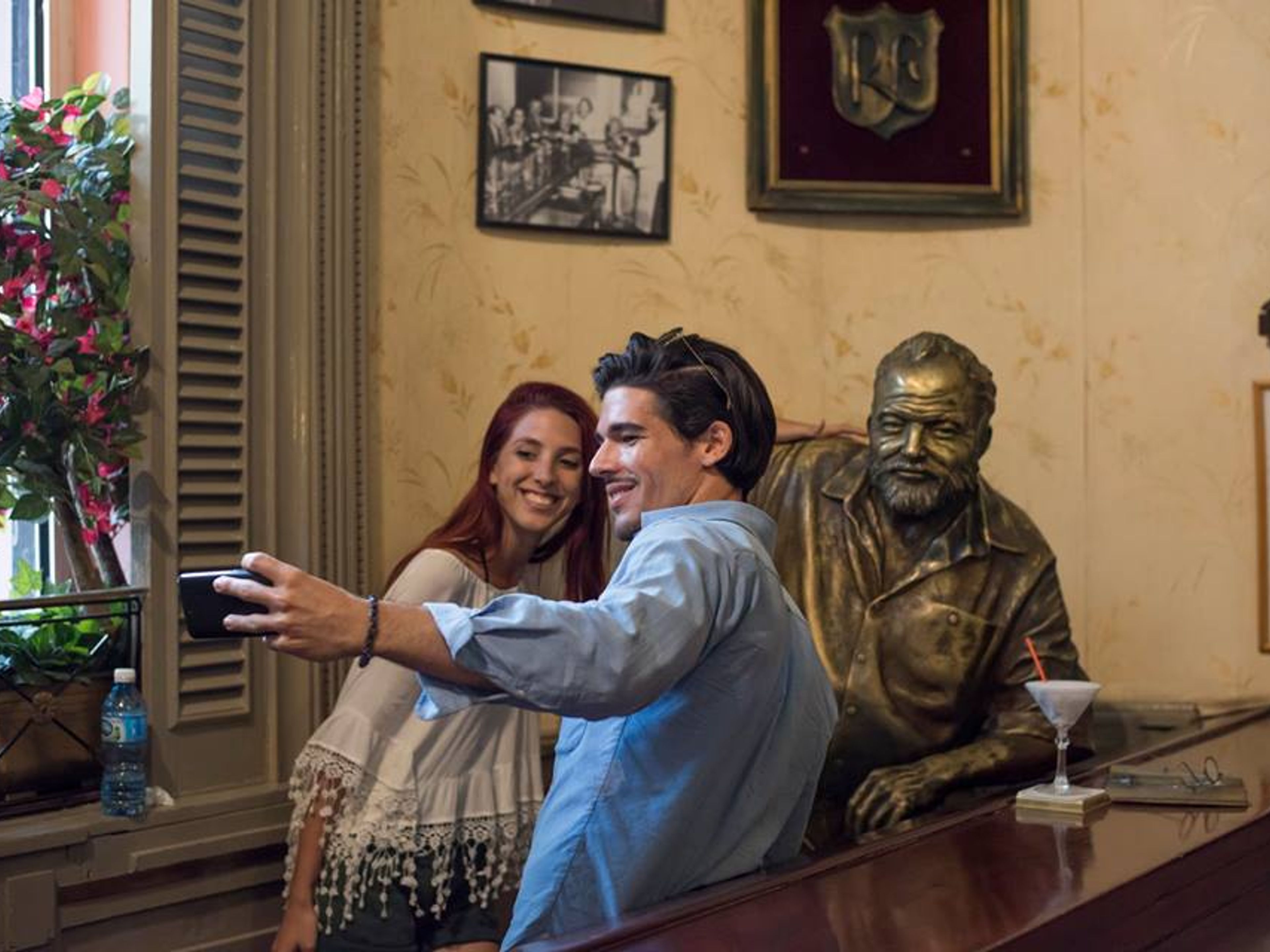 Excursión “HABANA - RUTA HEMINGWAY”. Ernest Hemingway’s at Floridita bar - restaurant