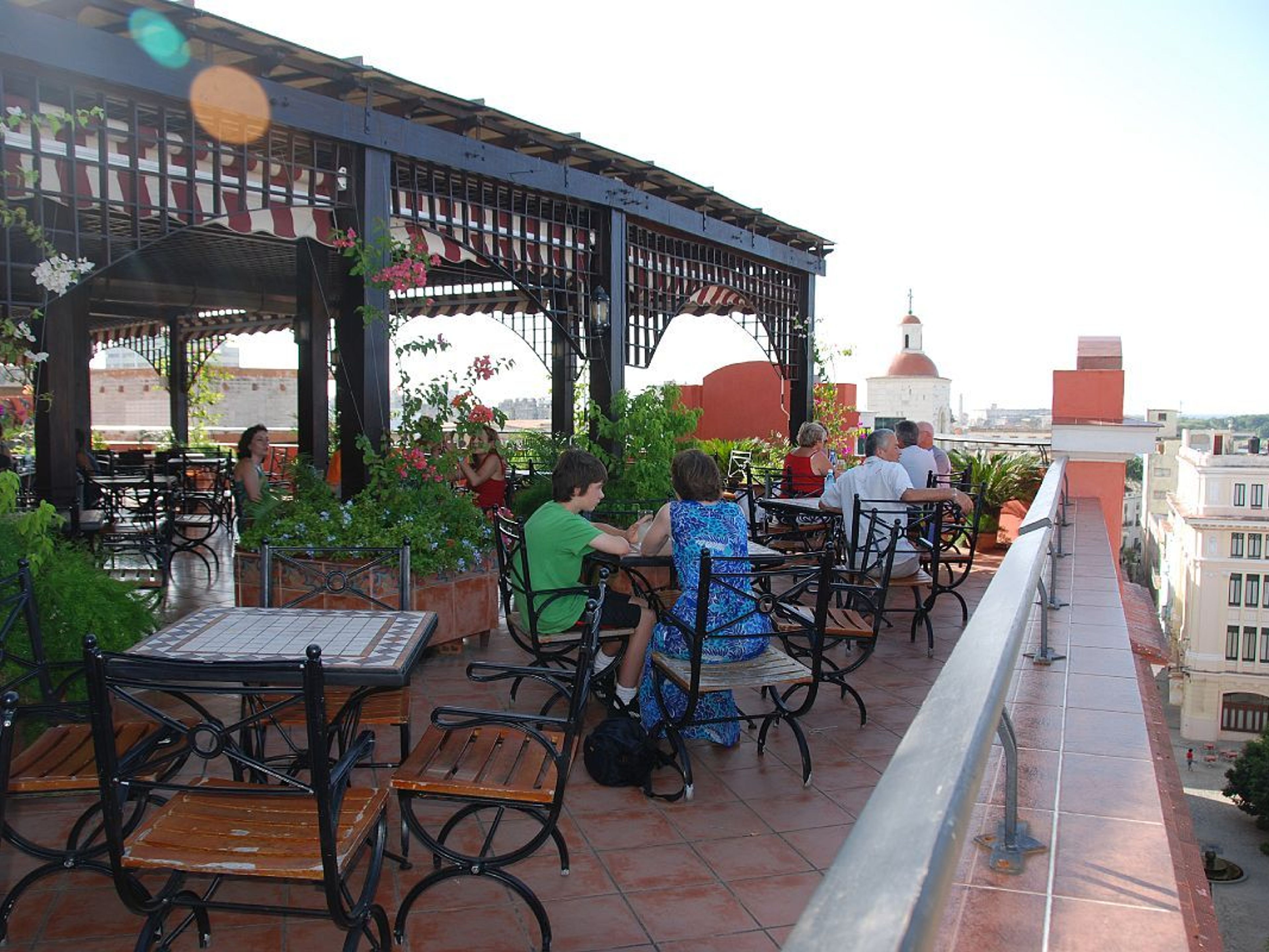 "HAVANA-TAG IN AMERIKANISCHE OLDTIMER" Tour. The terrace of  Ambos Mundos hotel, Old Havana, Havana, Cuba.