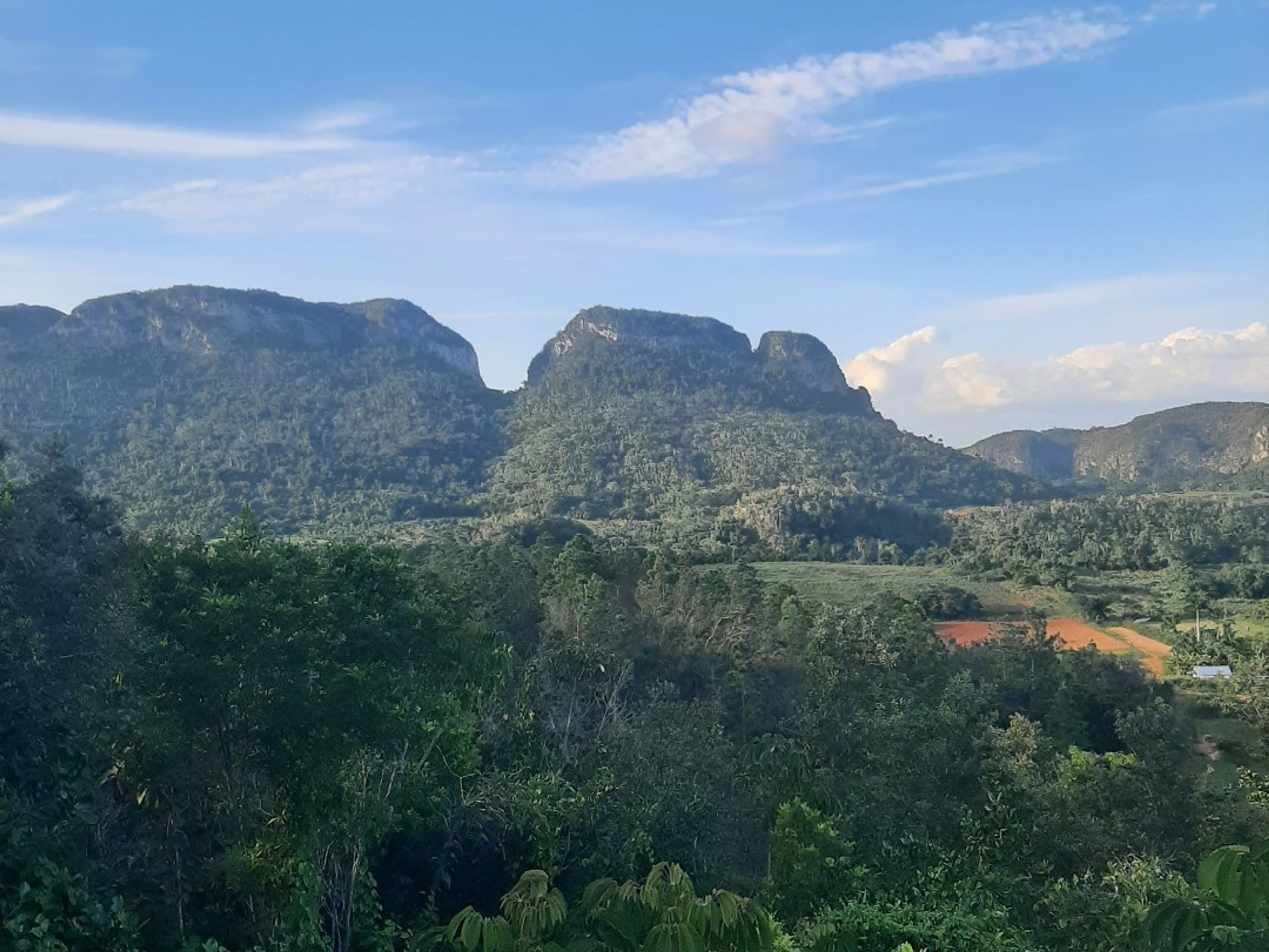 Тур "ТРЕККИНГ ЗАКАТ В ДОЛИНЕ МОЛЧАНИЯ". The Valley of Silence panoramic view, Viñales Valley, Pinar del Río, Cuba.