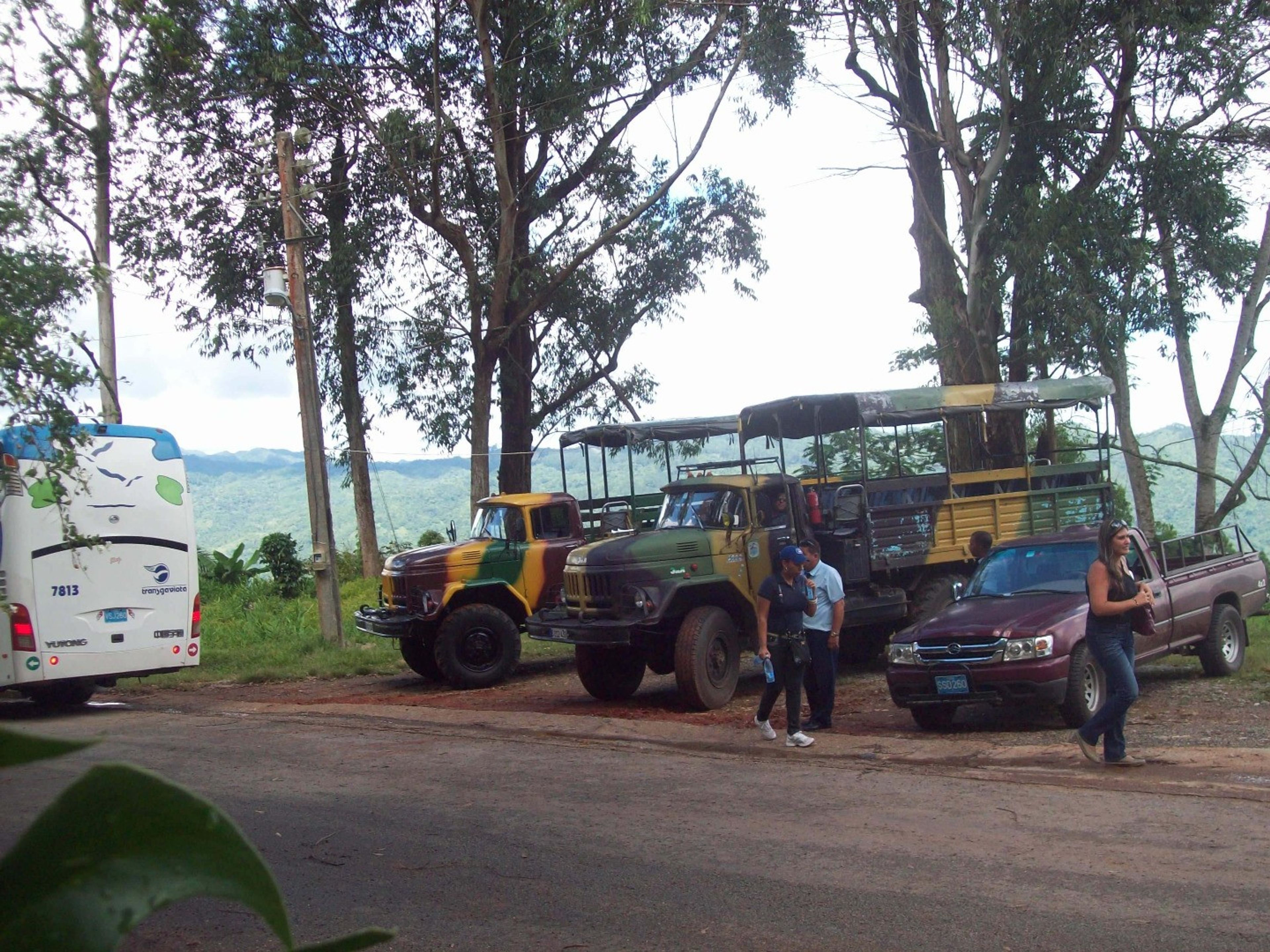 Excursión “OVERNIGHT A TOPES DE COLLANTES”. Tour on mountain military truck to El Cubano park, Topes de Collantes