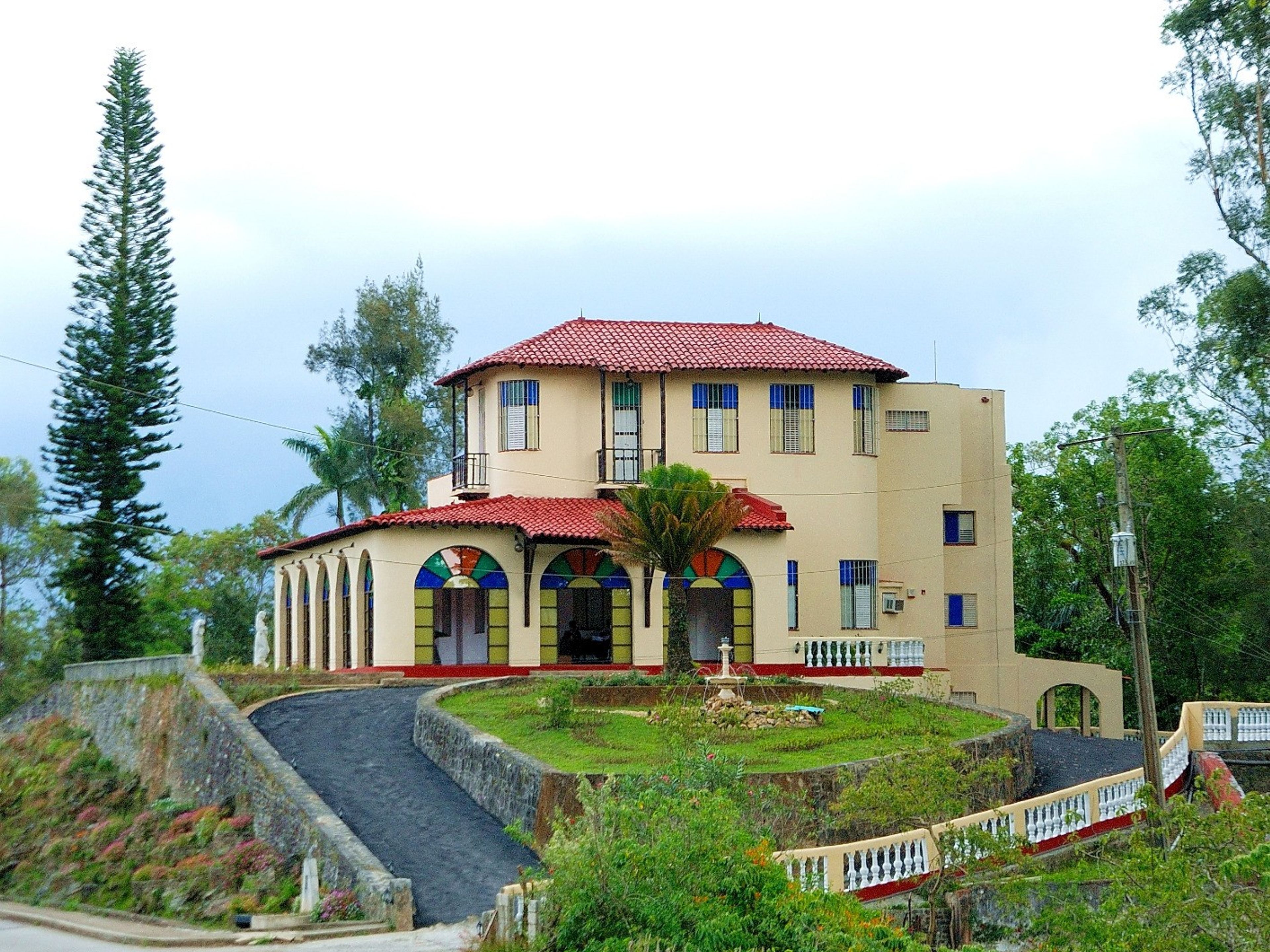 Excursión “OVERNIGHT A TOPES DE COLLANTES”. The Cuban art museum, Topes de Collantes Natural Park