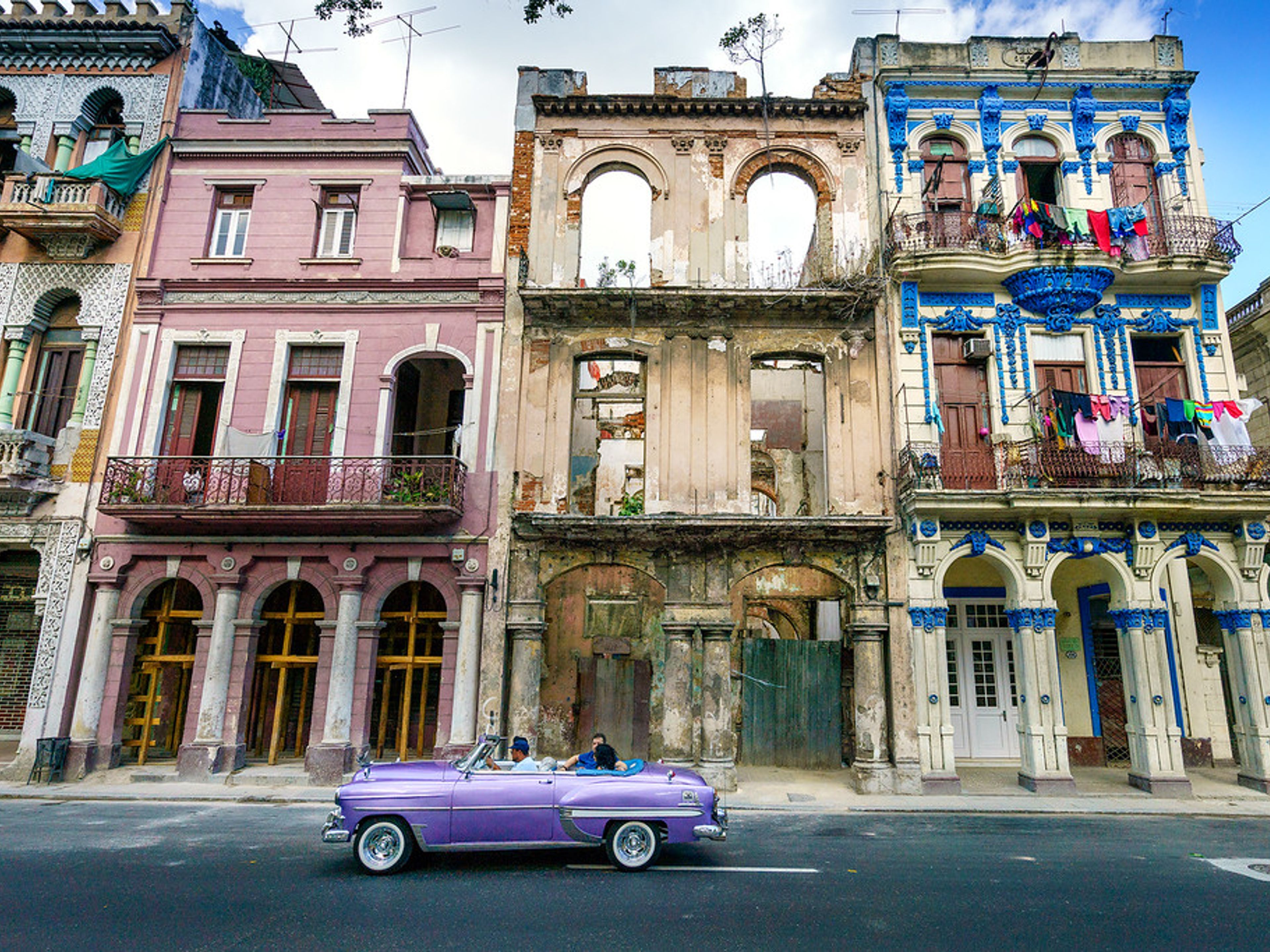 "Die Entdeckung Matanzas und Havanna in klassischen Autos" Tour. Old Havana city panoramic view. “Discovering Matanzas and Havana in Classic Cars” Tour