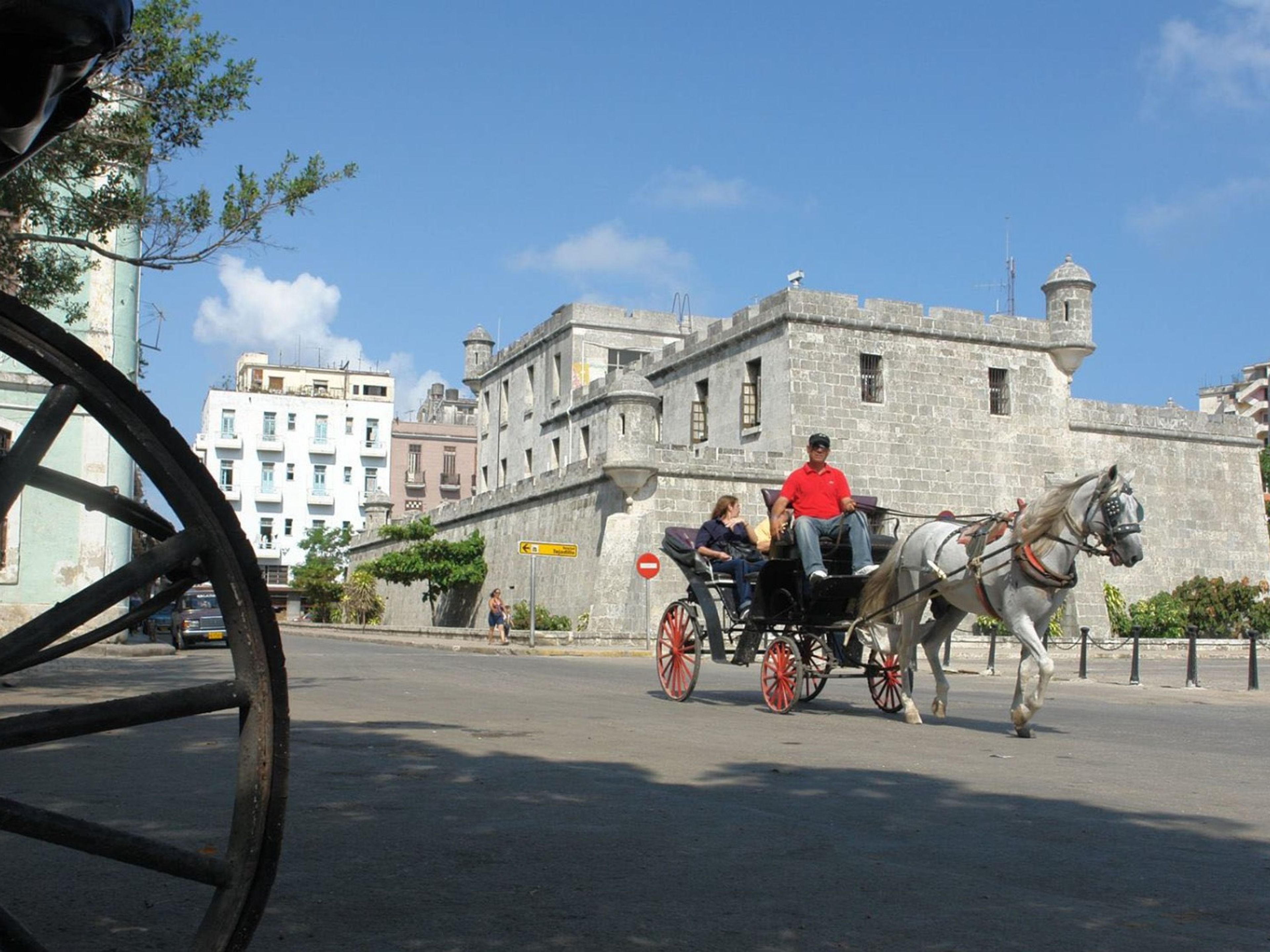 Тур "ГАВАНА, ИСТОРИЯ И РАЗВЛЕЧЕНИЯ + ПОСЕЩЕНИЕ КЛУБА BUENA VISTA SOCIAL CLUB ШОУ + УЖИН" (ВАРИАНТ 4). Old Havana panoramic view, Havana, Cuba.
