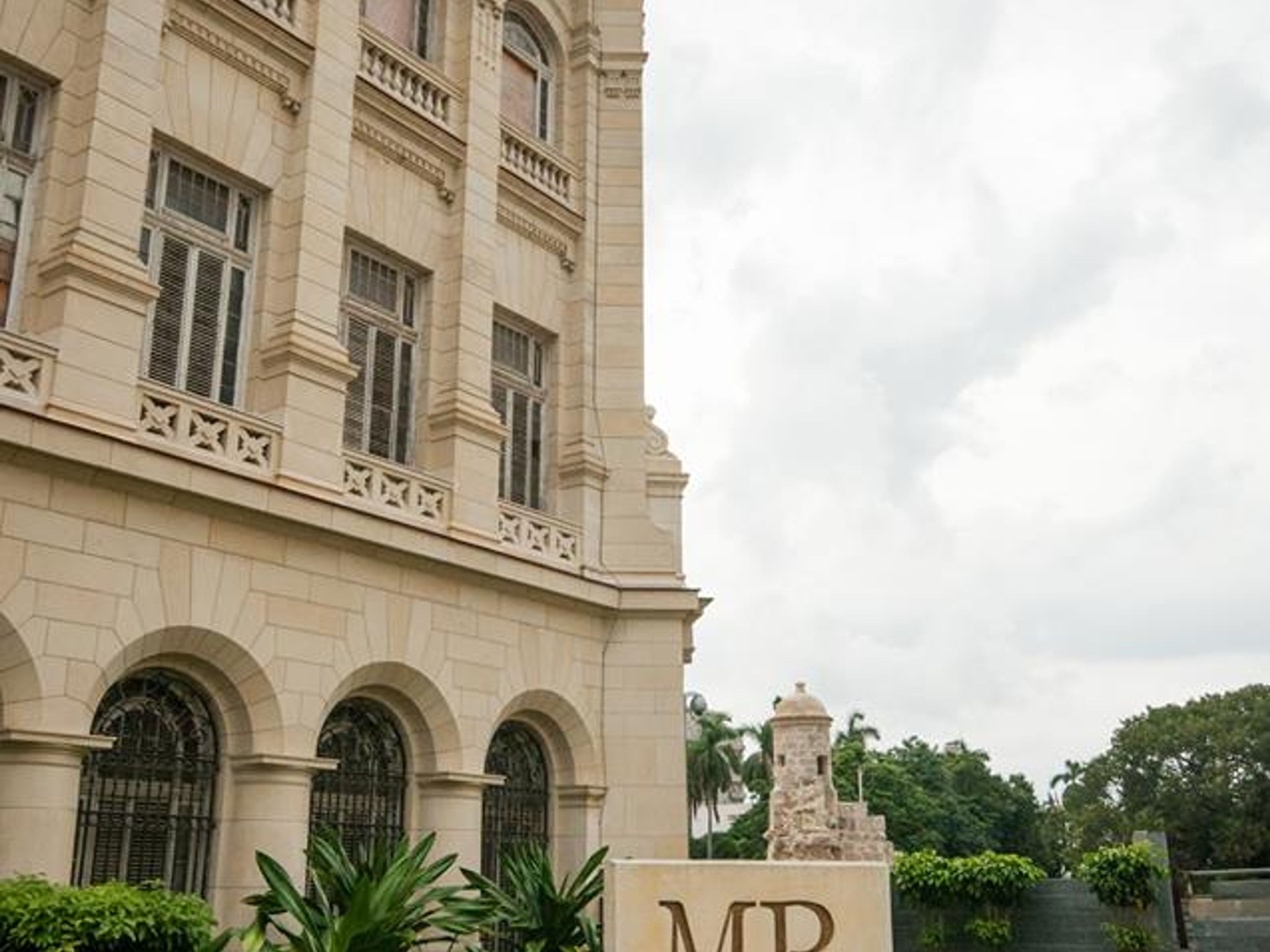 "HAVANNA, GESCHICHTE UND SPASS + BESUCH DES BUENA VISTA SOCIAL CLUB SHOW + ABENDESSEN" Tour (OPTION 4). The President Palace (The Revolution Museum), Old Havana, Havana, Cuba.
