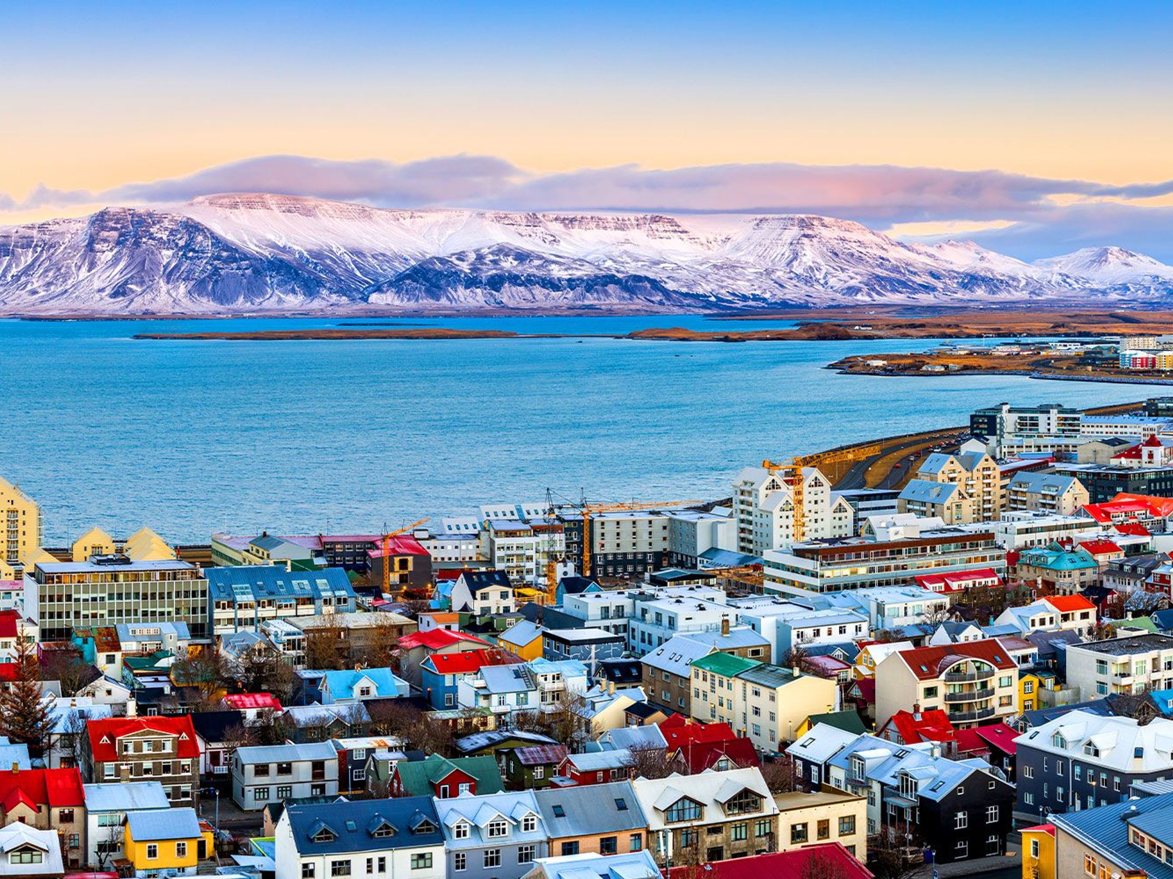 Частный тур "ЗОЛОТОЙ КРУГ + ФОНТАНА СПА". Reikiavik (Reykjavík) city panoramic view, Iceland.