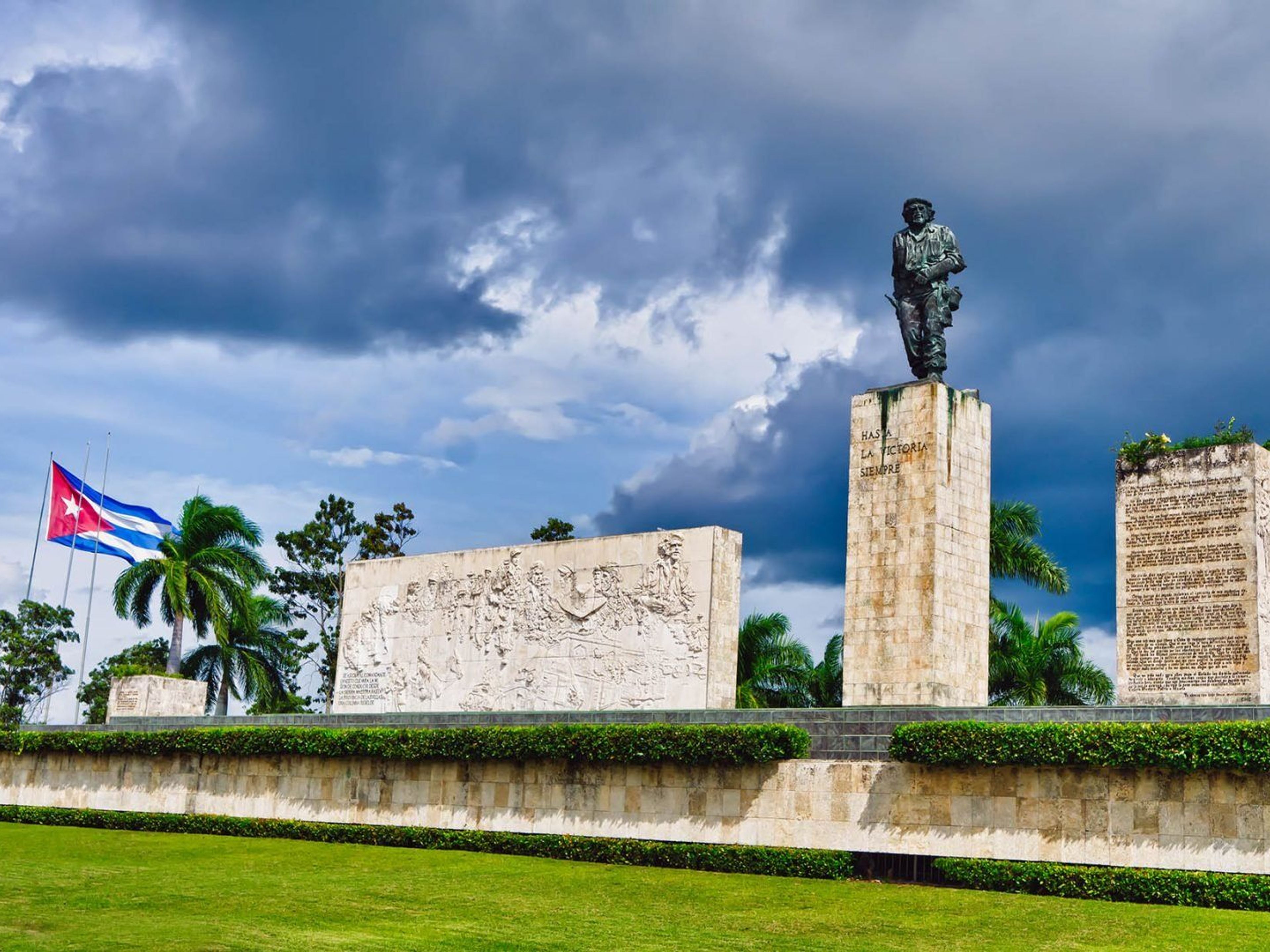 Джип Сафари "ОДИН ГОРОД, САНТА-КЛАРА". Ernesto Che Guevara revolution square panoramic view, Santa Clara, Cuba.