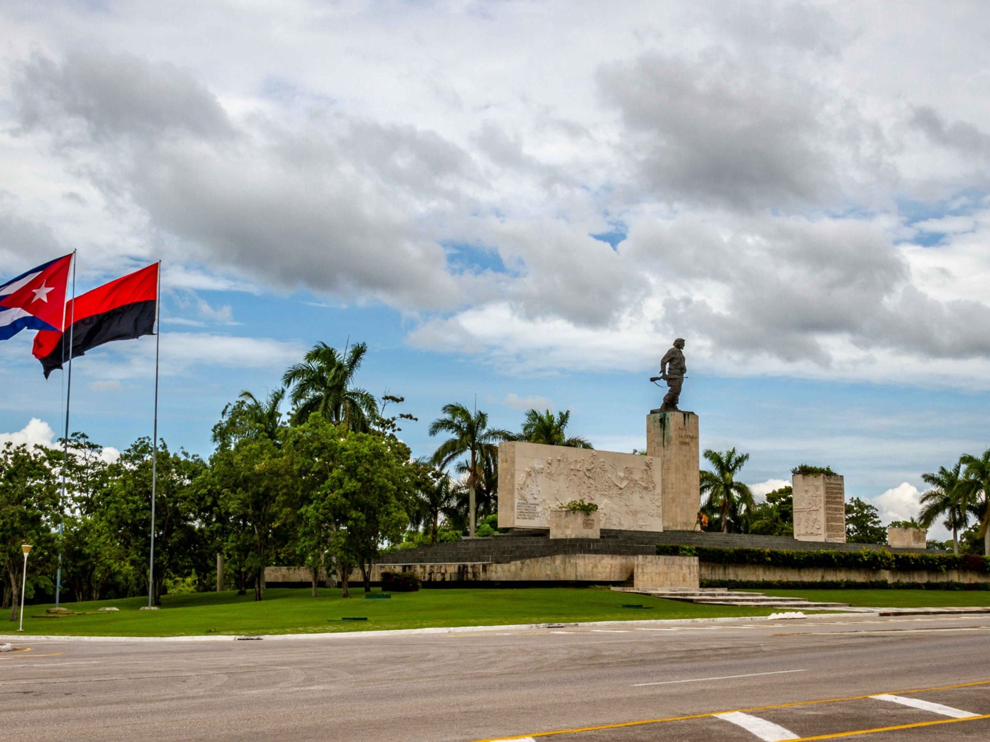 Excursión “Un paseo en coche por Santa Clara”. Revolution Square "Ernesto Che Guevara" Santa Clara City