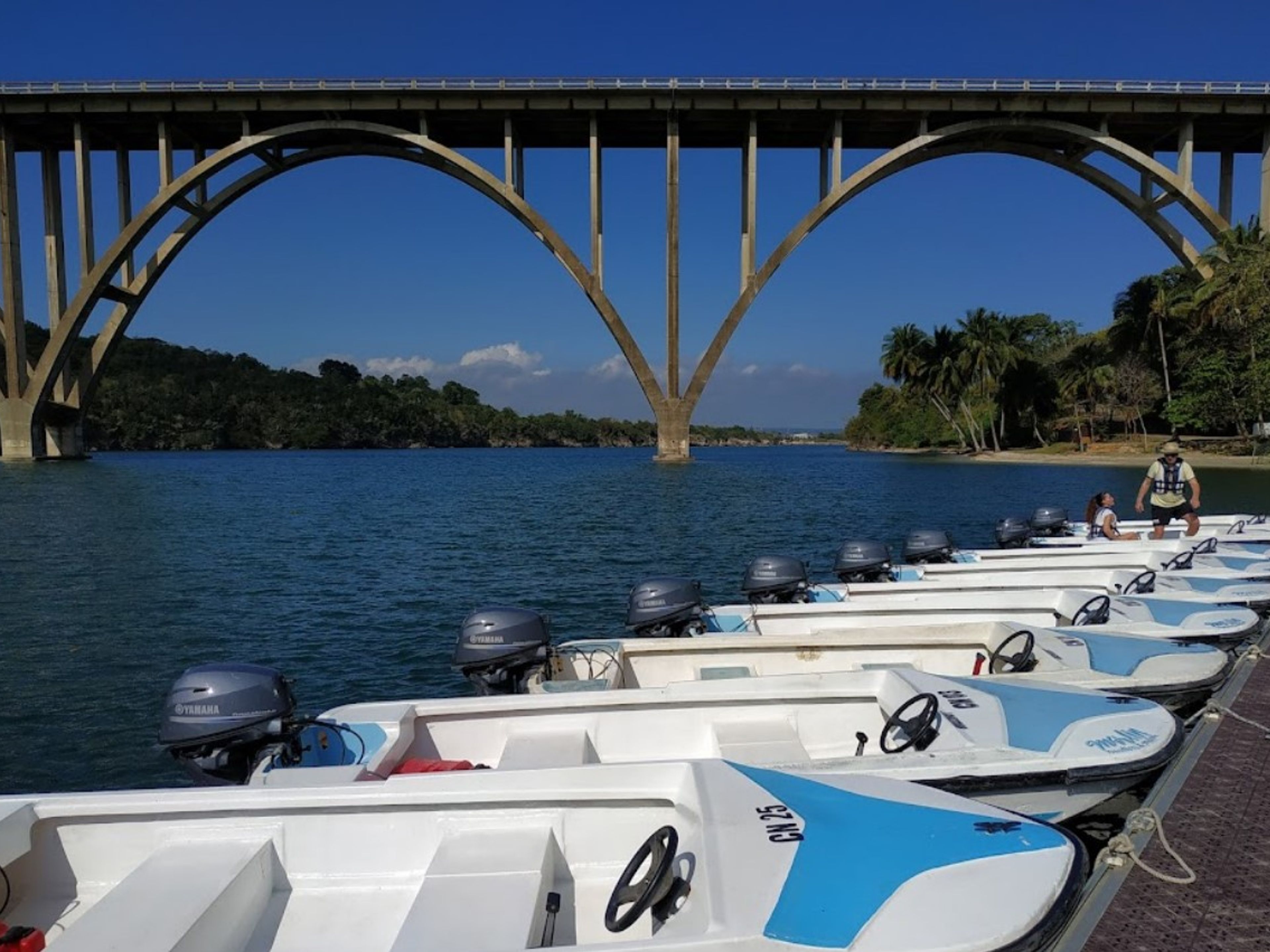 Jeep Safari "NATURE TOUR EXKLUSIVE HAVANNA 4X4 (VON VARADERO)". Speed boat ride through the waters of Canimar River