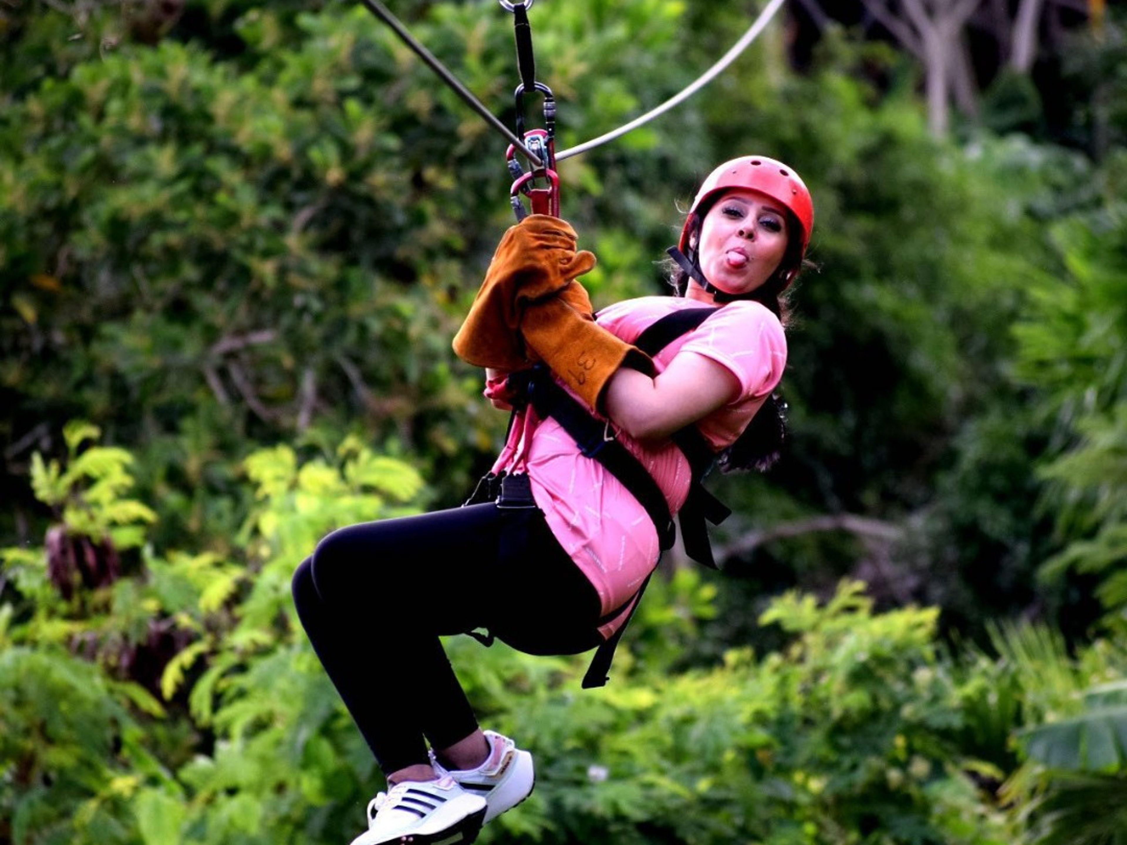 Tур "ПРИКЛЮЧЕНИЕ НА ТРОЛЛЕЯХ В ПУНТА КАНА". ”ZIPLINES ADVENTURE IN PUNTA CANA” Tour
