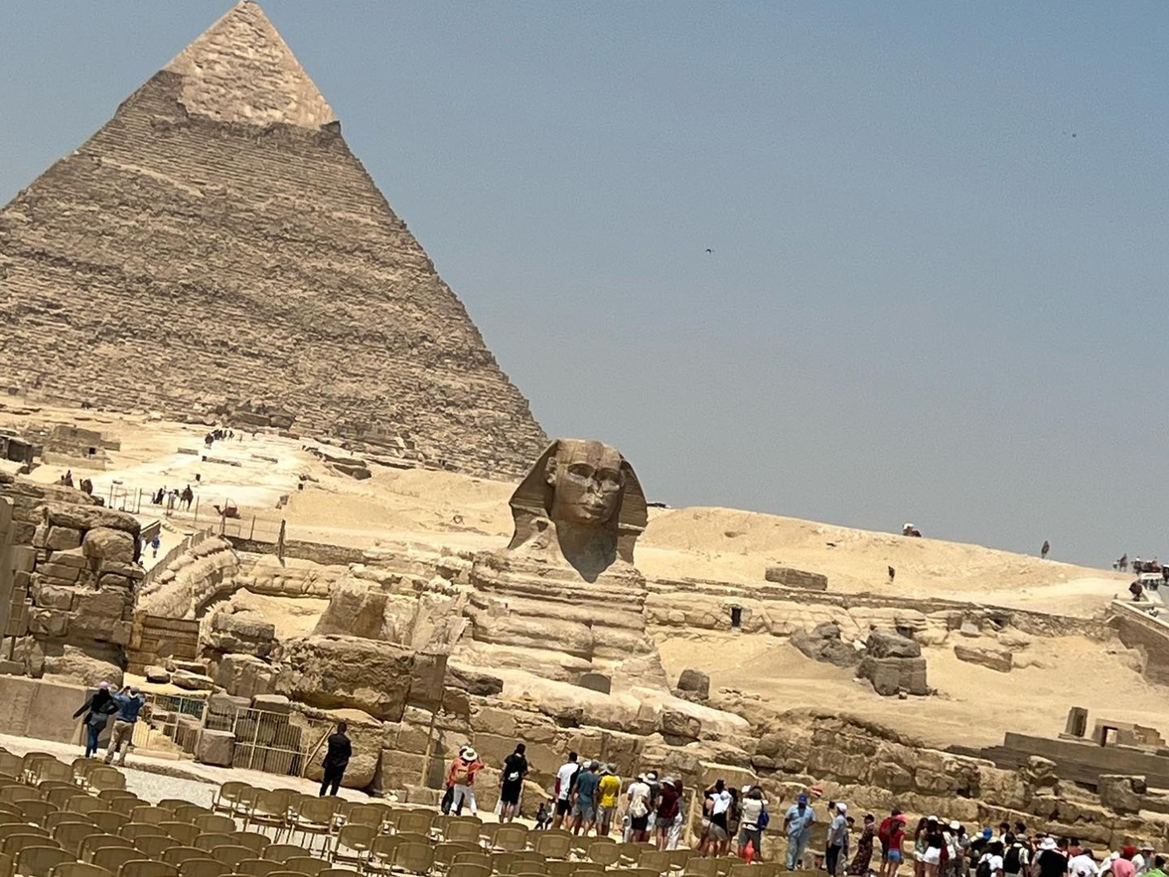Excursão privada “VISITA DE MEIO DIA AO CAIRO (PIRÂMIDES DE GIZA - A GRANDE ESFINGE)”. The Great Sphinx of Giza, the eternal guardian of this sacred plateau. Guiza, Cairo, Egypt.