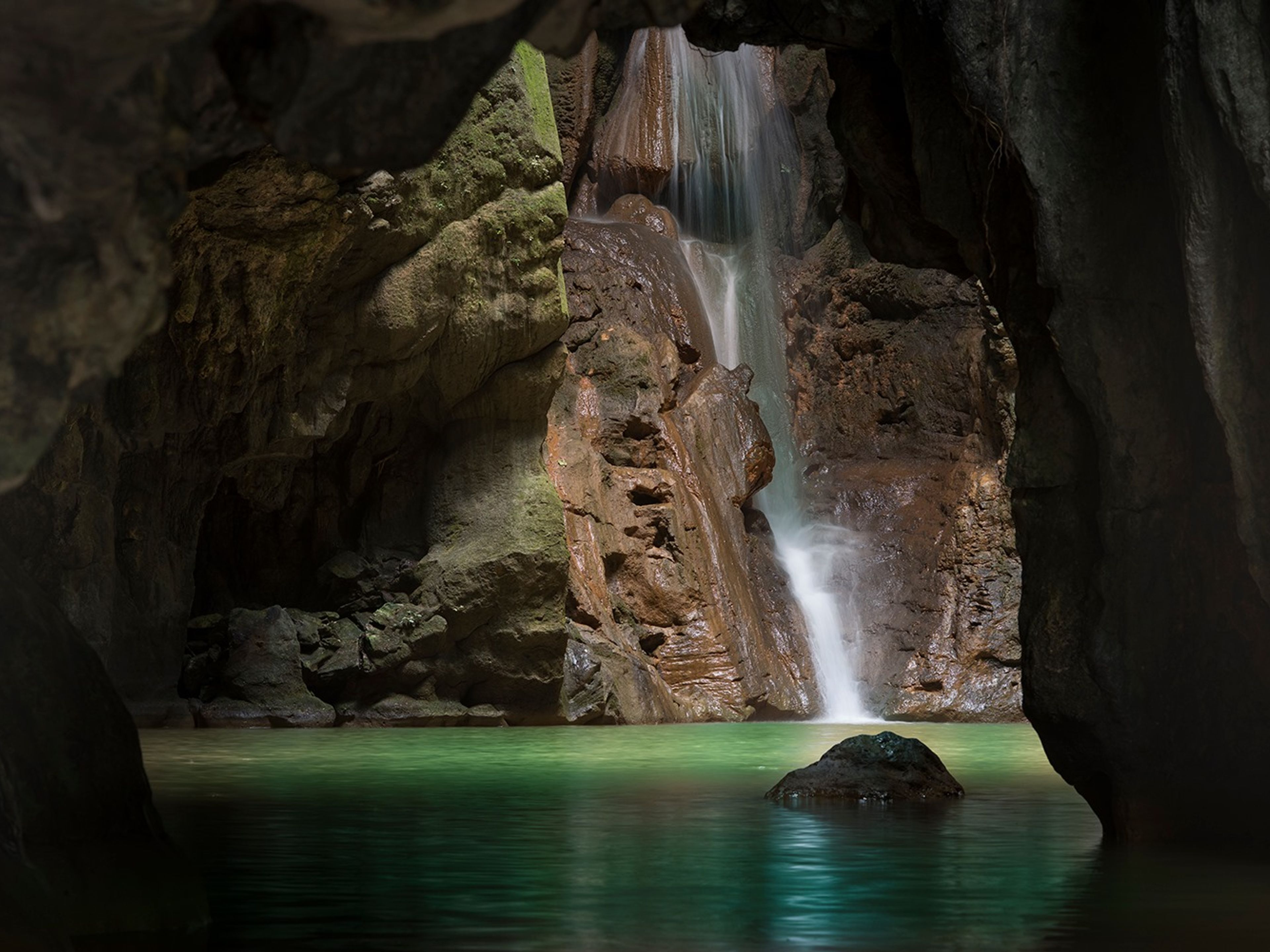 Excursión "EL NENGOAZO". The Nengoa cave panoramic view, Topes de Collantes natural park, Cuba.