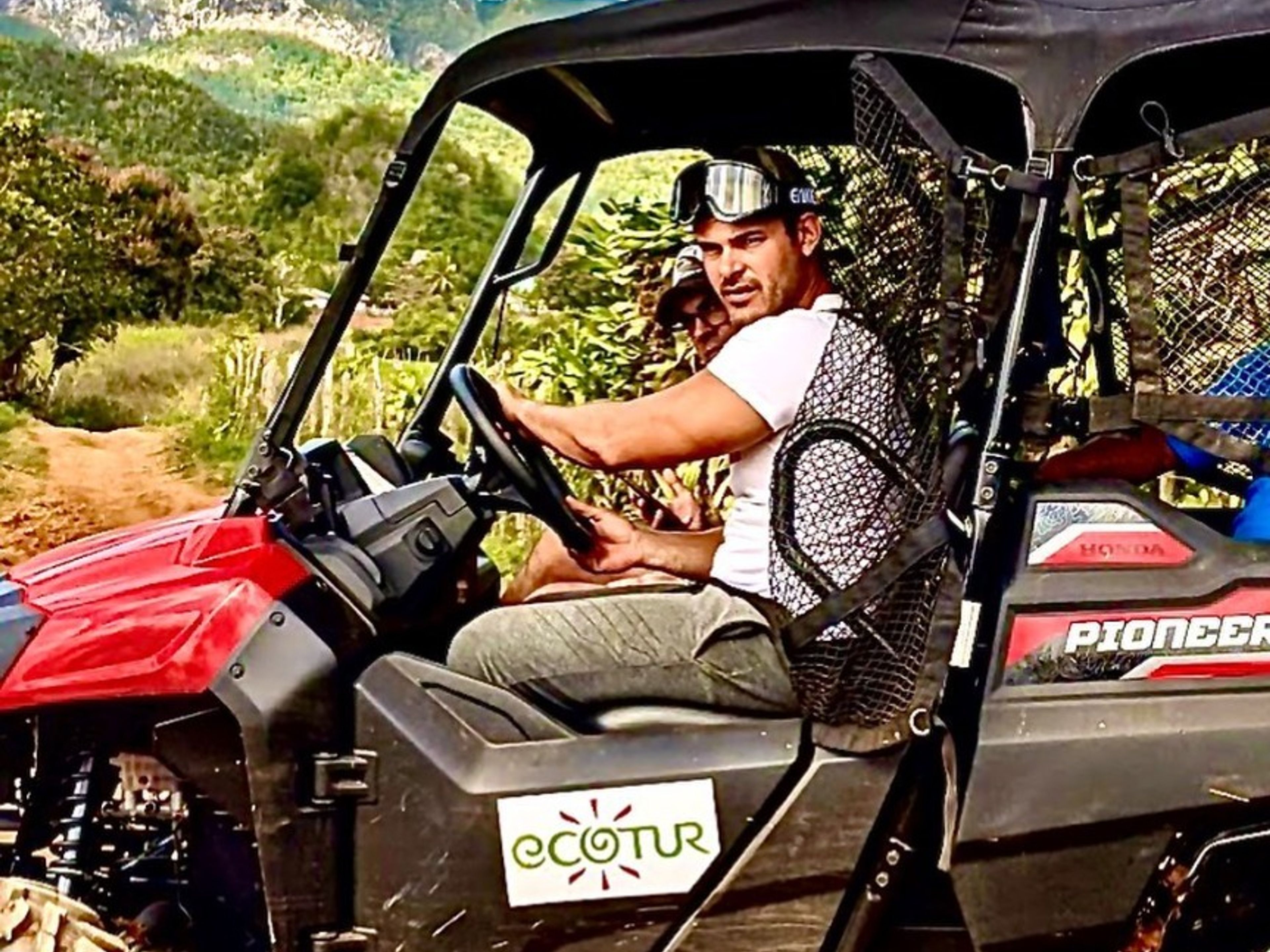 "BUGGY-TOUREN: VON VIÑALES NACH CAYO JUTIAS STRÄNDE" Tour. “BUGGY TOURS: FROM VIÑALES TO CAYO JUTIAS BEACHES” Tour, Viñales, Pinar del Río, Cuba.