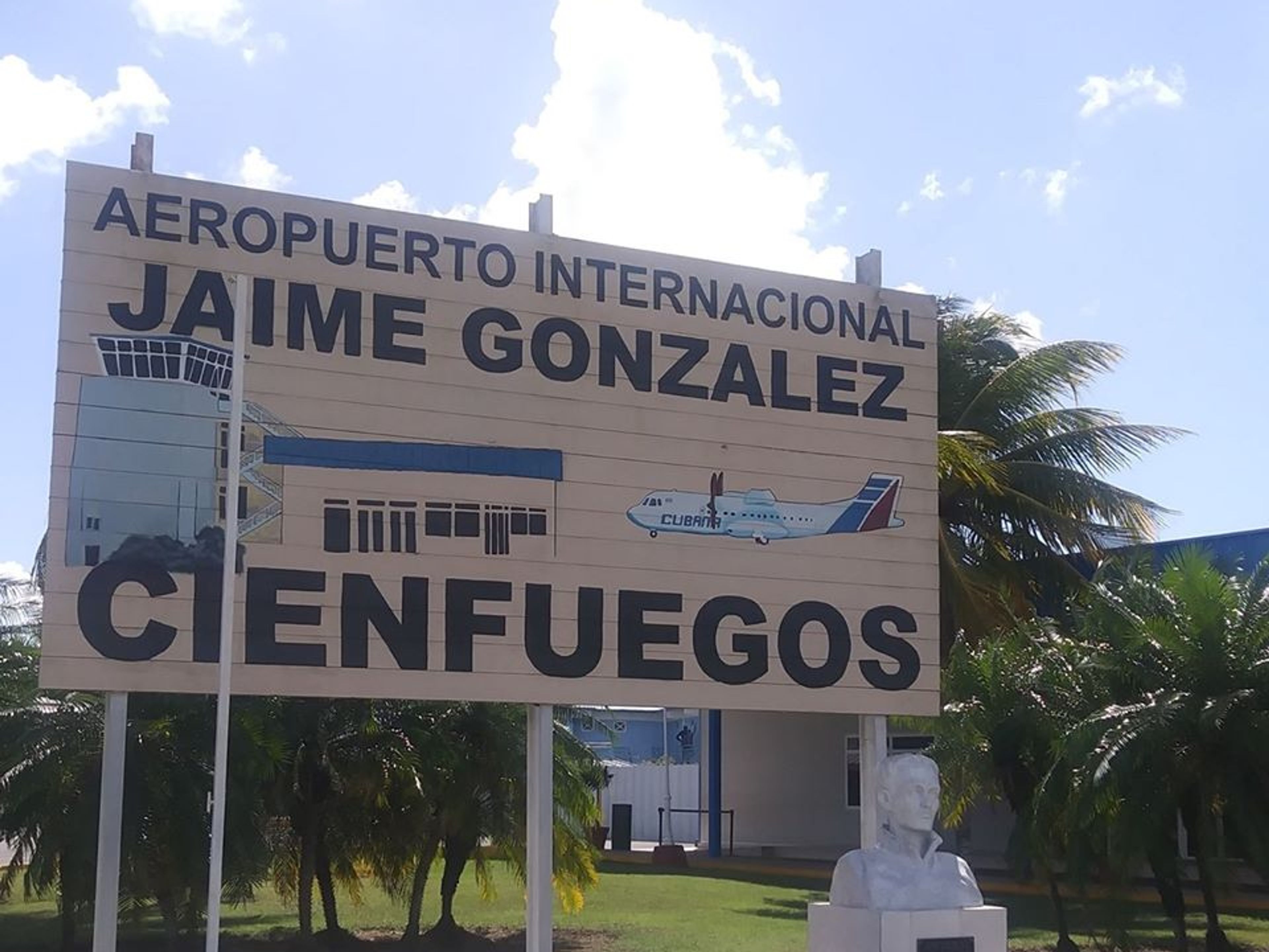 "ОБСЛУЖИВАНИЕ VIP-ЗАЛОВ АЭРОПОРТ ИМ. ХАЙМЕ ГОНСАЛЕС, СЬЕНФУЭГОС". Jaime González International Airport, Cienfuegos, Cuba.