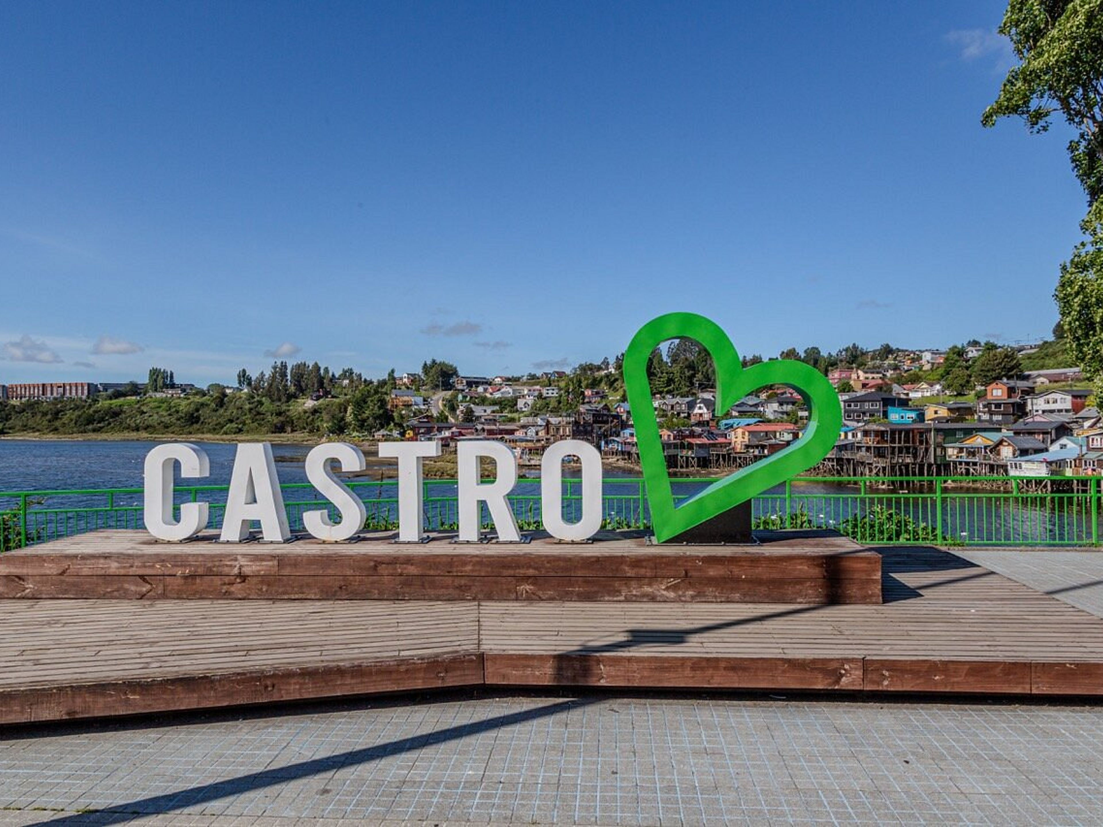 “CASTRO, DALCAHUE AND ANCUD WITH LUNCH" Tour. null
