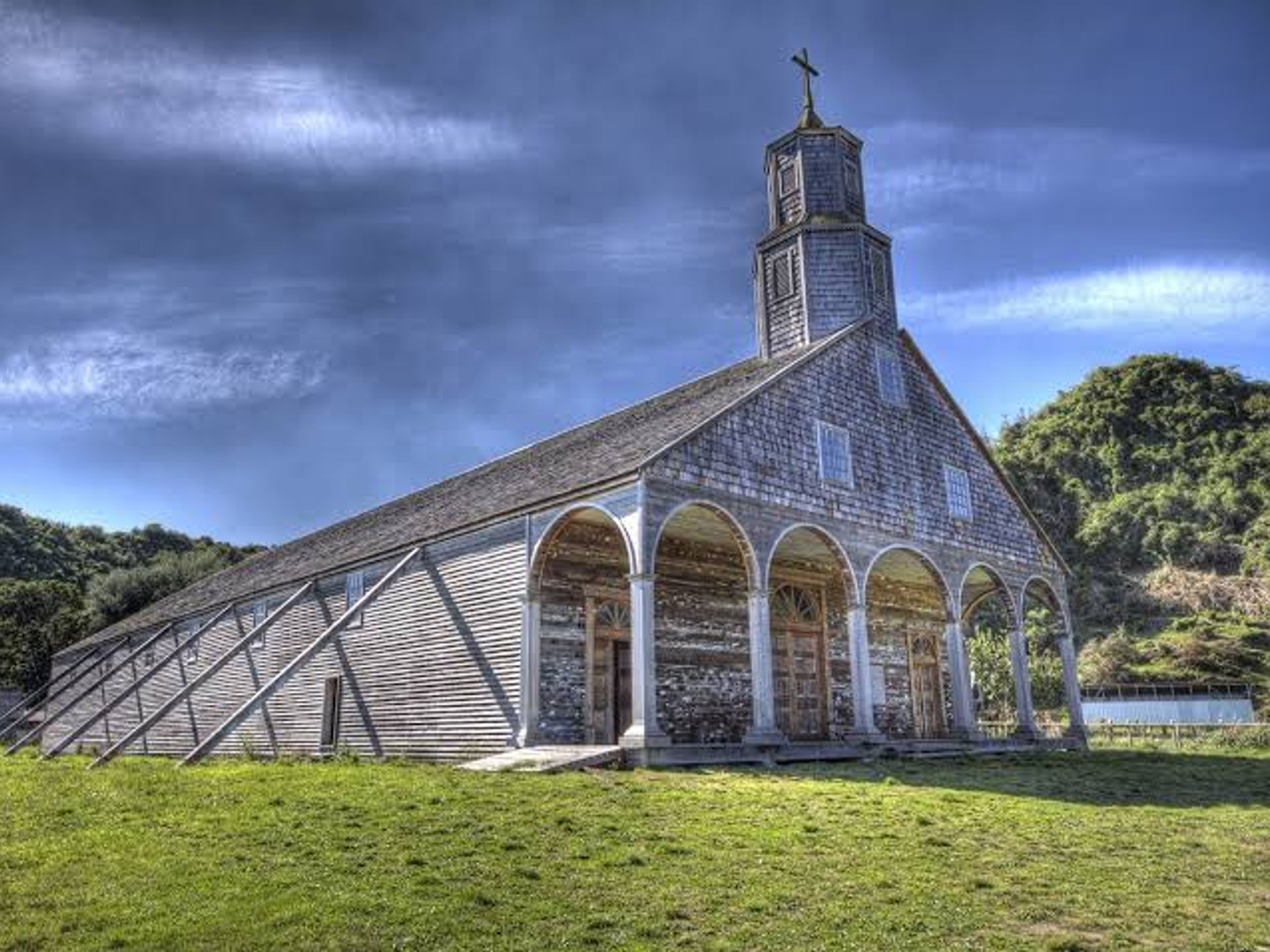 “CASTRO, DALCAHUE AND ANCUD WITH LUNCH" Tour. null