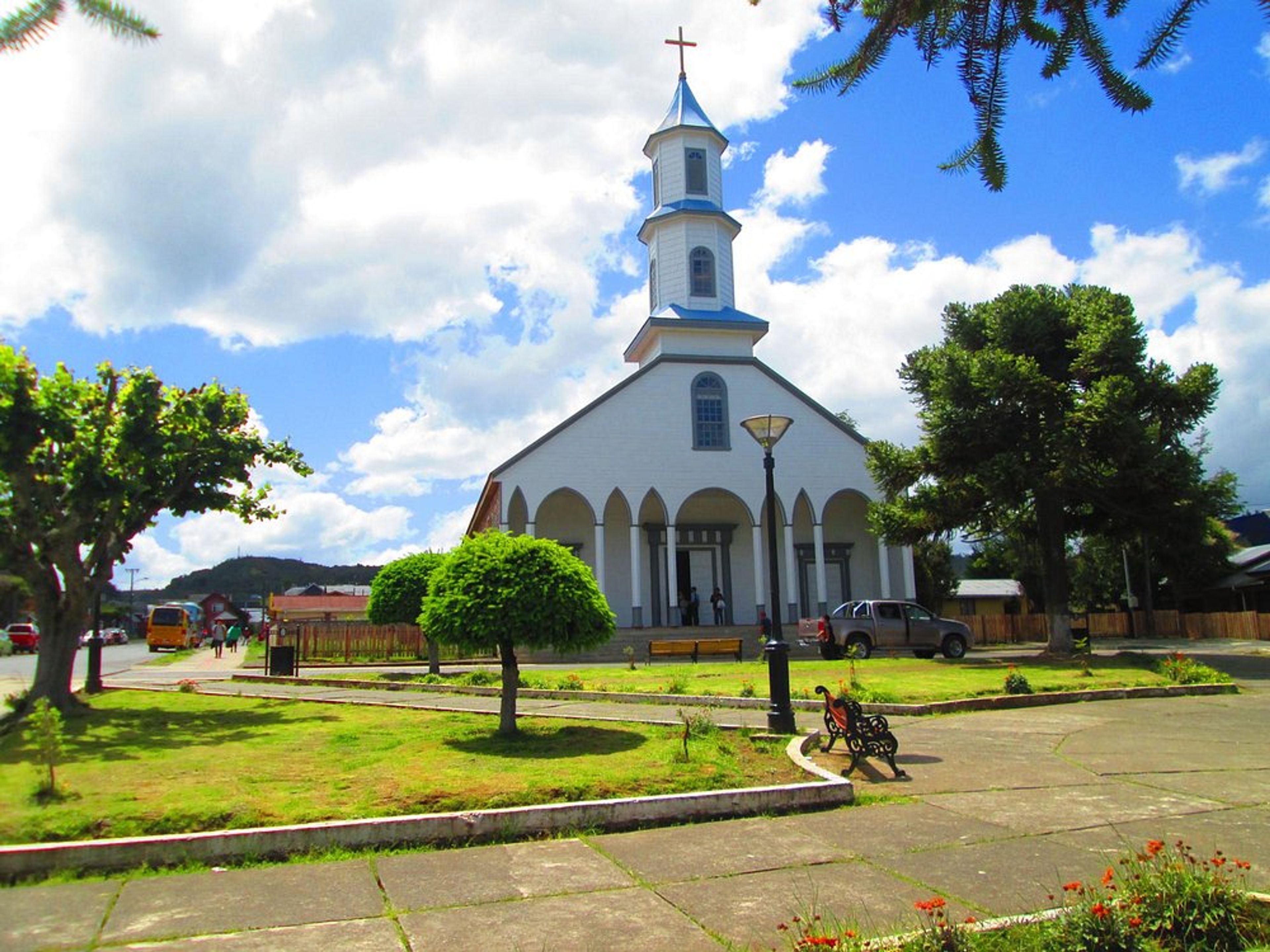 “CASTRO, DALCAHUE AND ANCUD WITH LUNCH" Tour. null