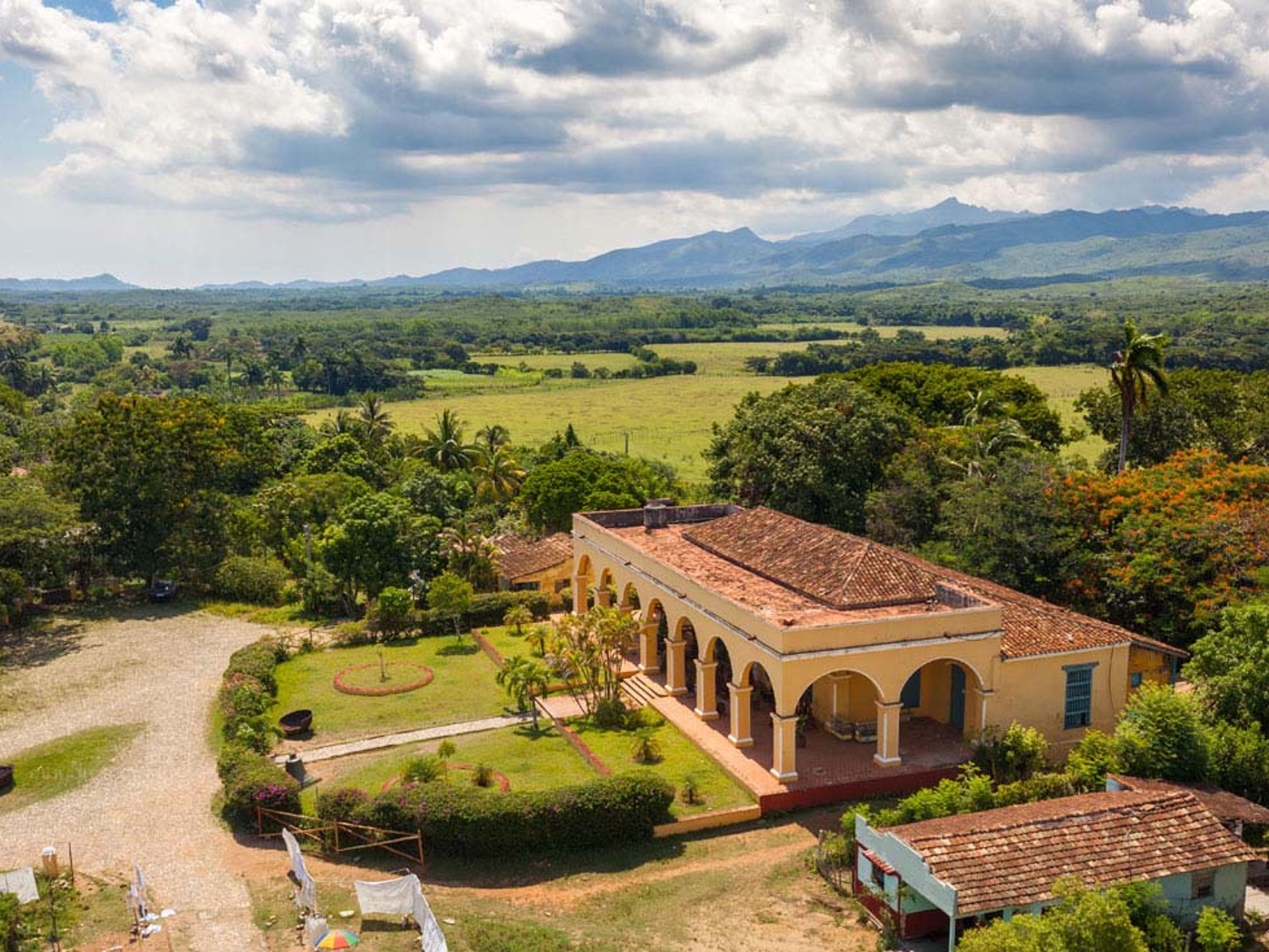 "Between Guarapos and Parranda" Tour. Finca Manaca Iznaga, Trinidad, cuba